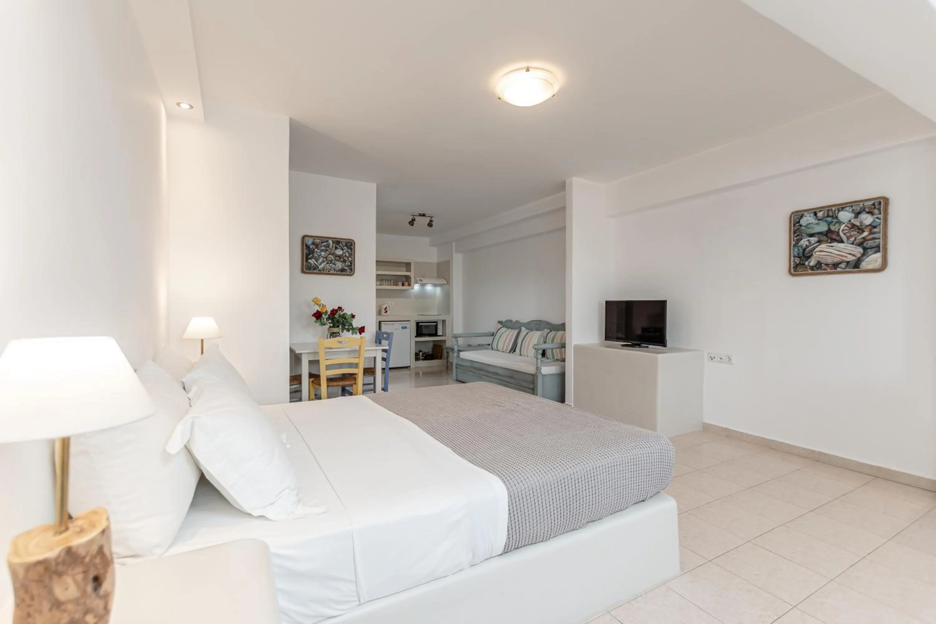 Bed in Annita's Village Hotel