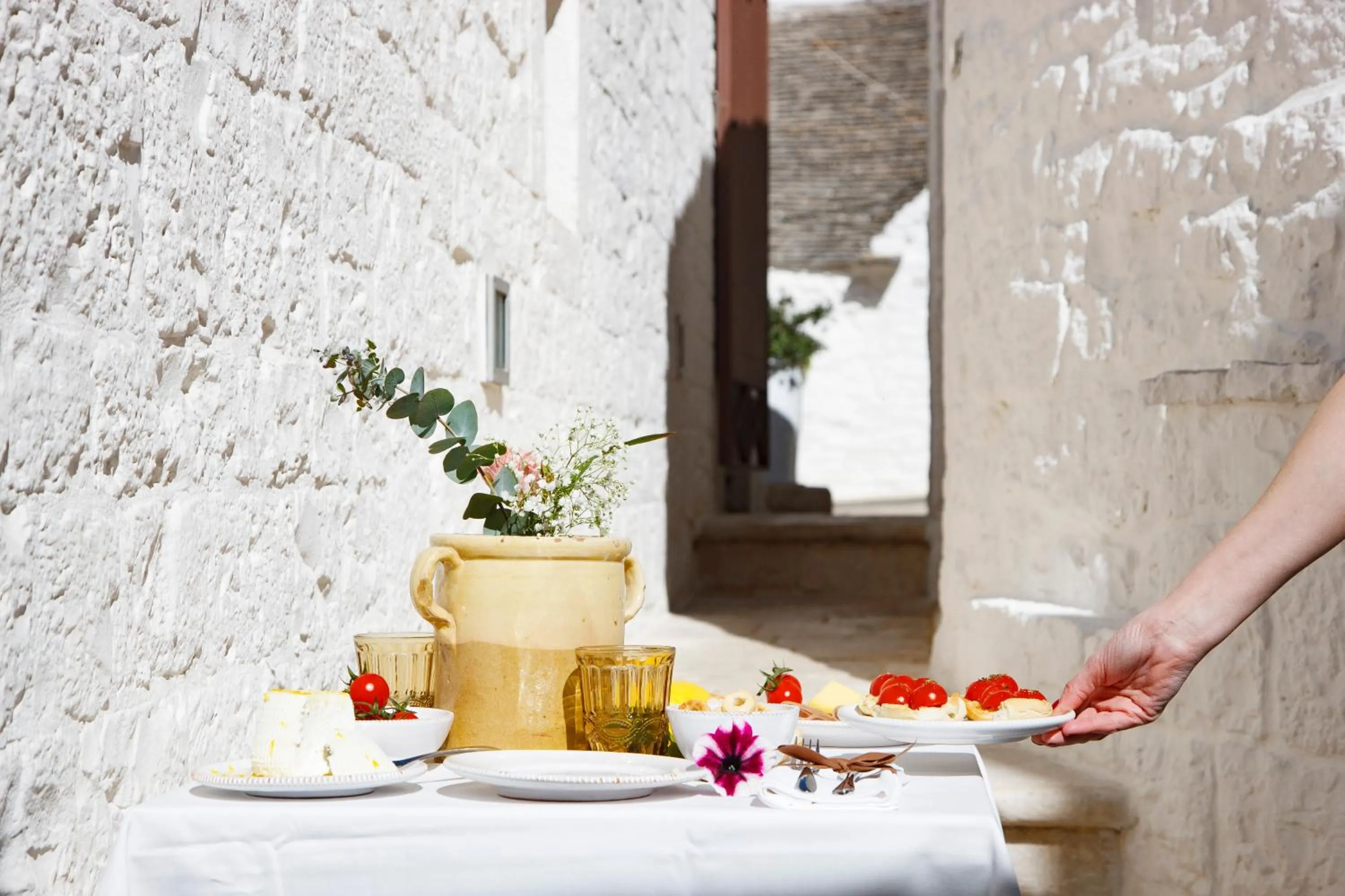 Food and drinks in Le Alcove - Luxury Hotel nei Trulli