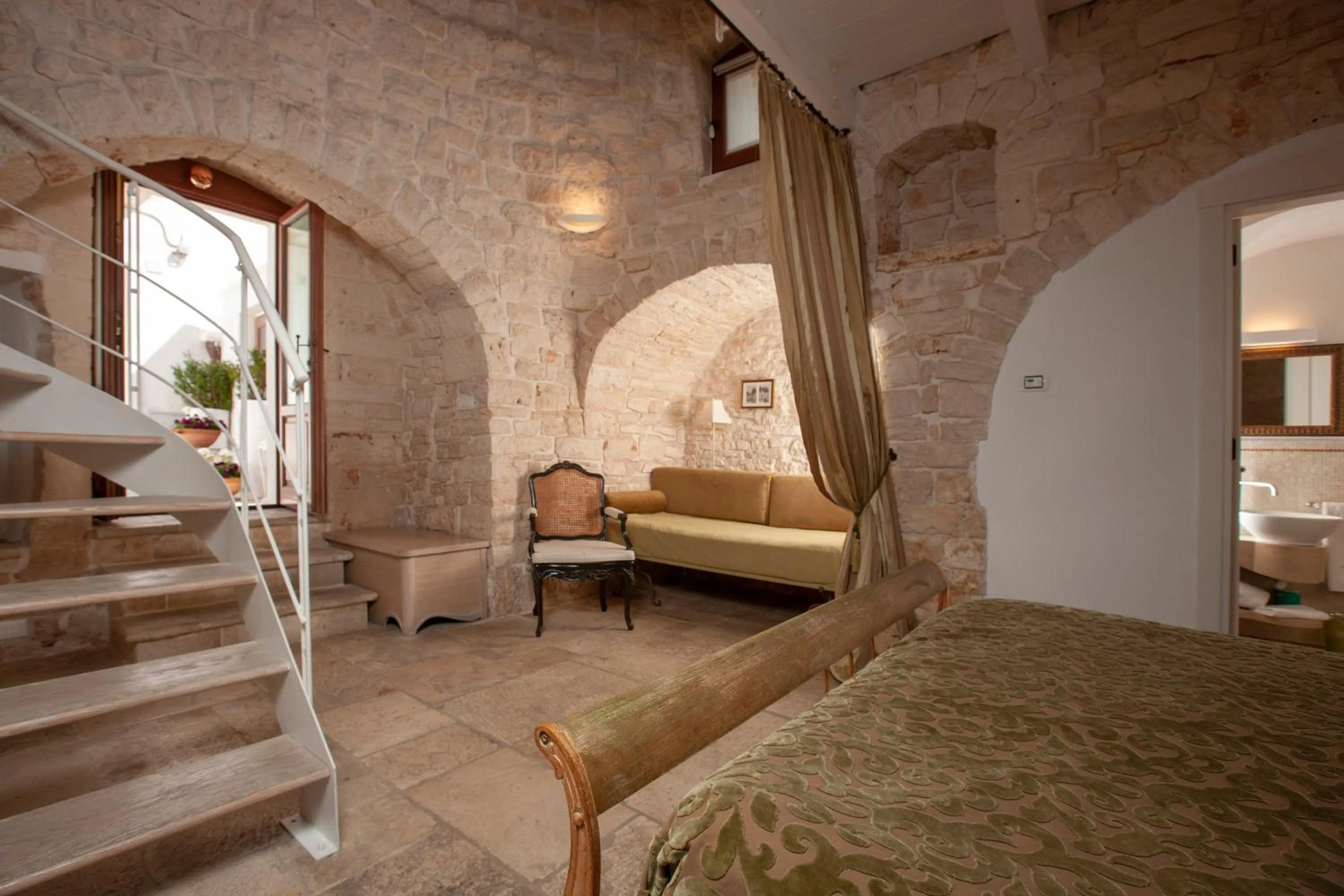 Facade/entrance, Bed in Le Alcove - Luxury Hotel nei Trulli