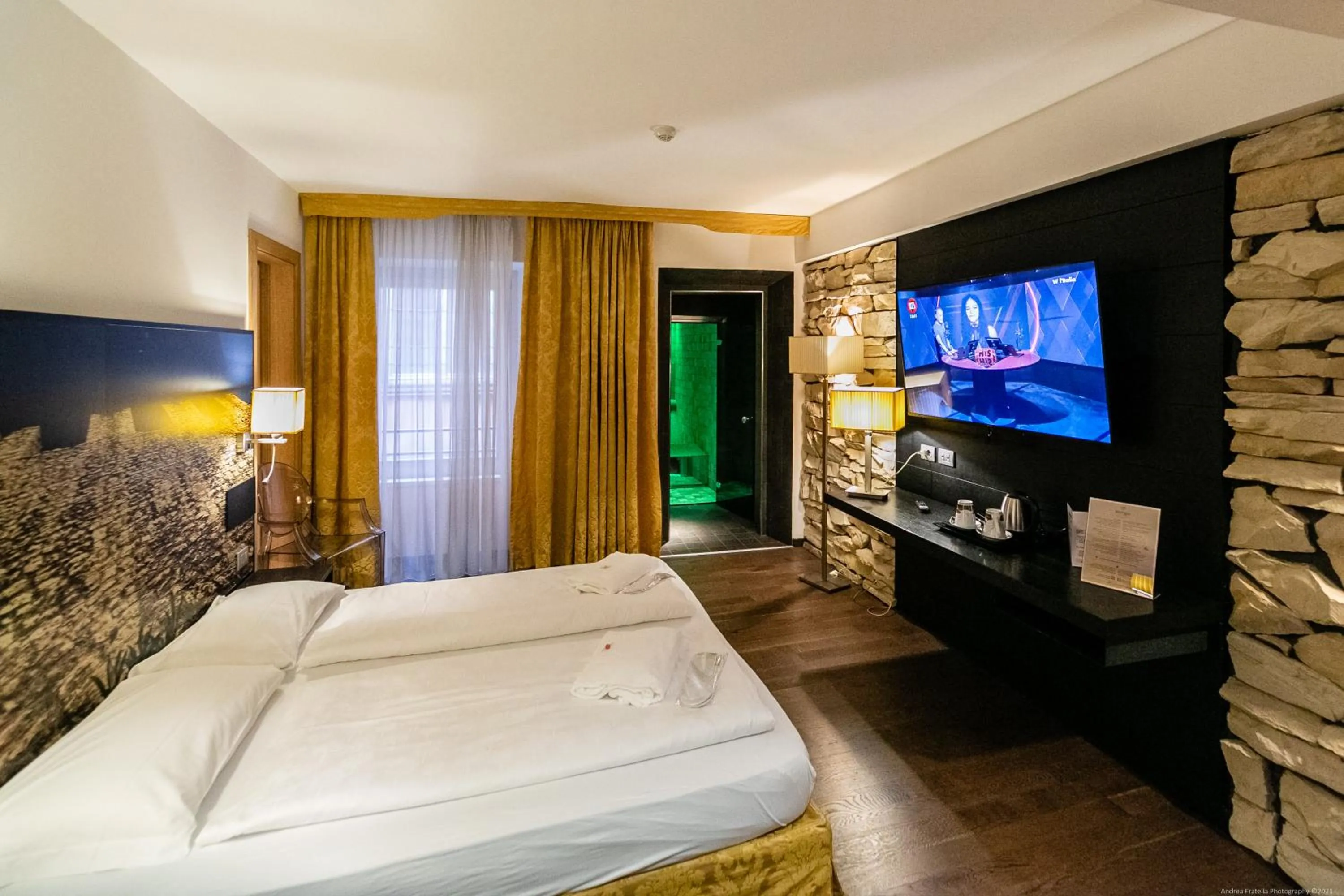 Communal lounge/ TV room, Bed in Boutique Exclusive B&B