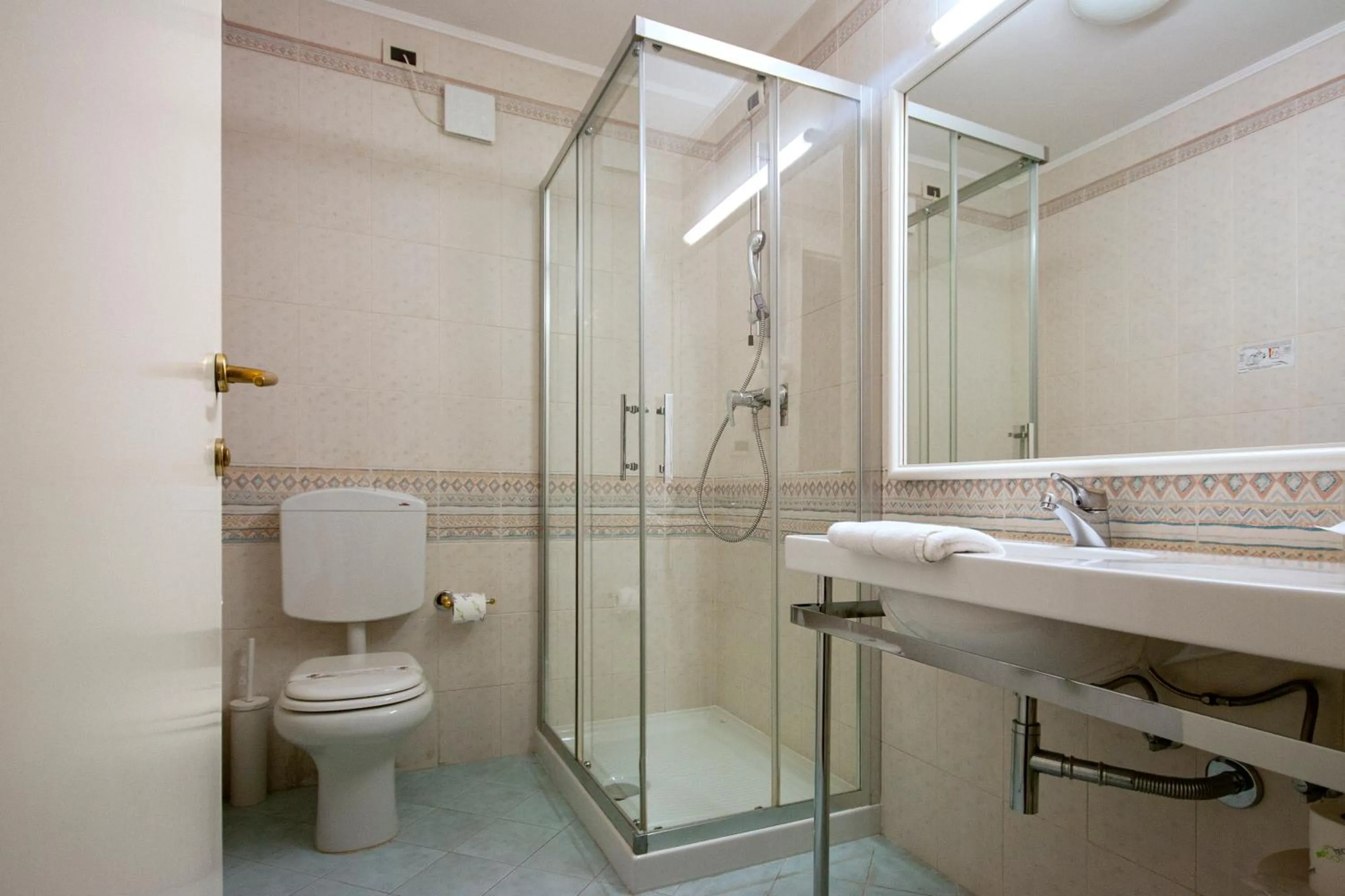 Bathroom in Hotel Metropole