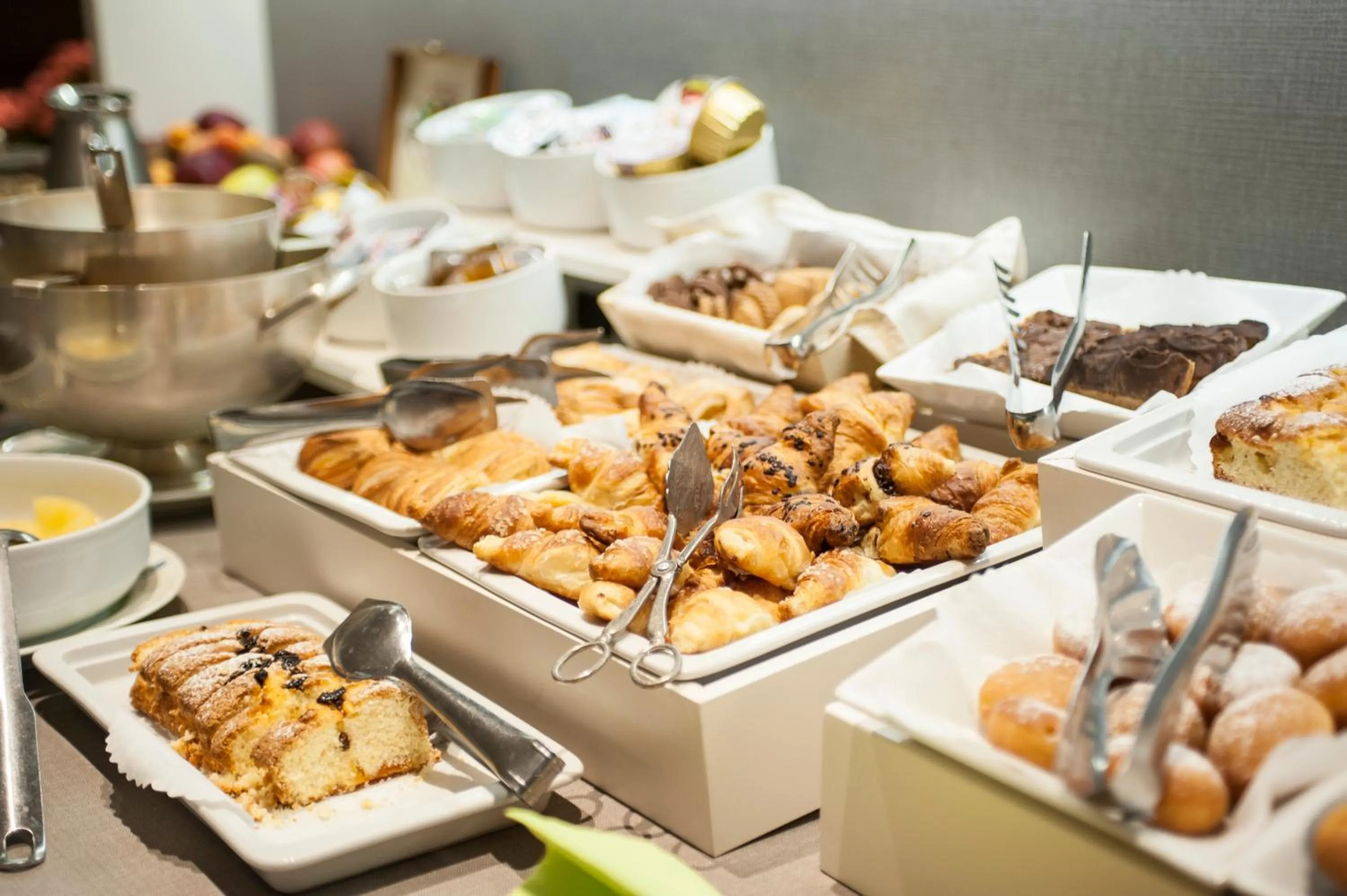 Continental breakfast in Hotel Metropole