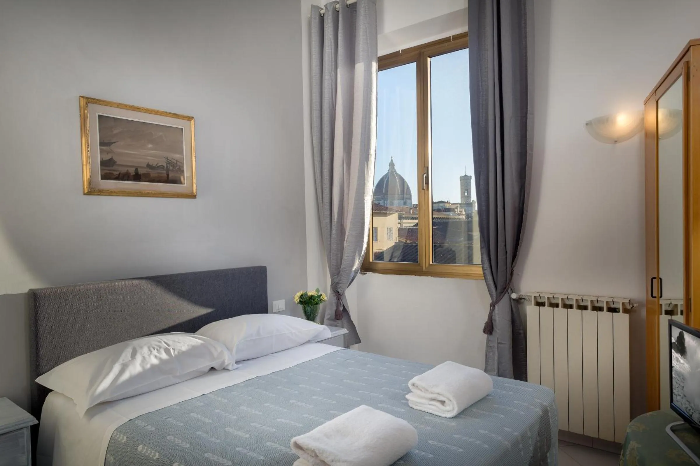 Photo of the whole room, Bed in Adre Majestic View ! Center of Florence !