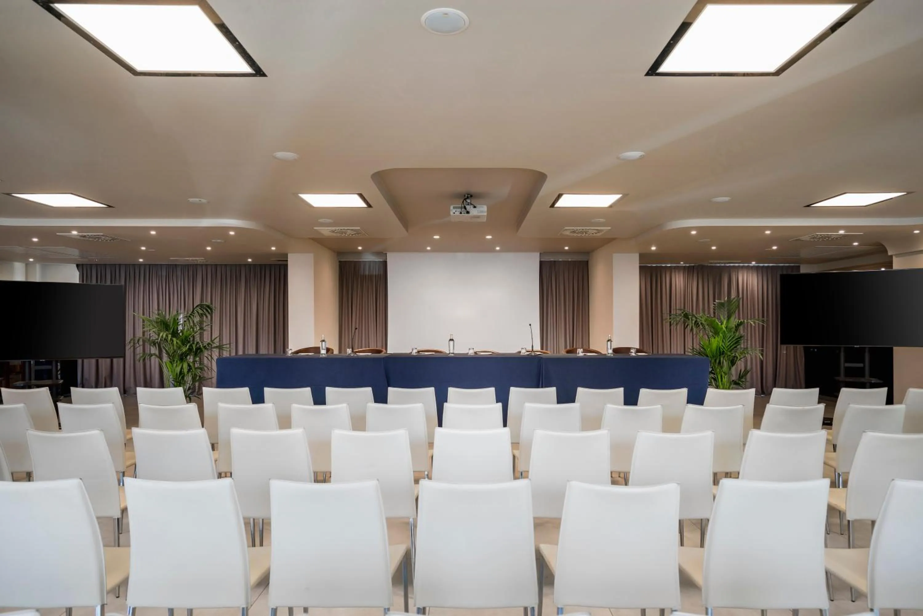 Meeting/conference room in Aqua Hotel
