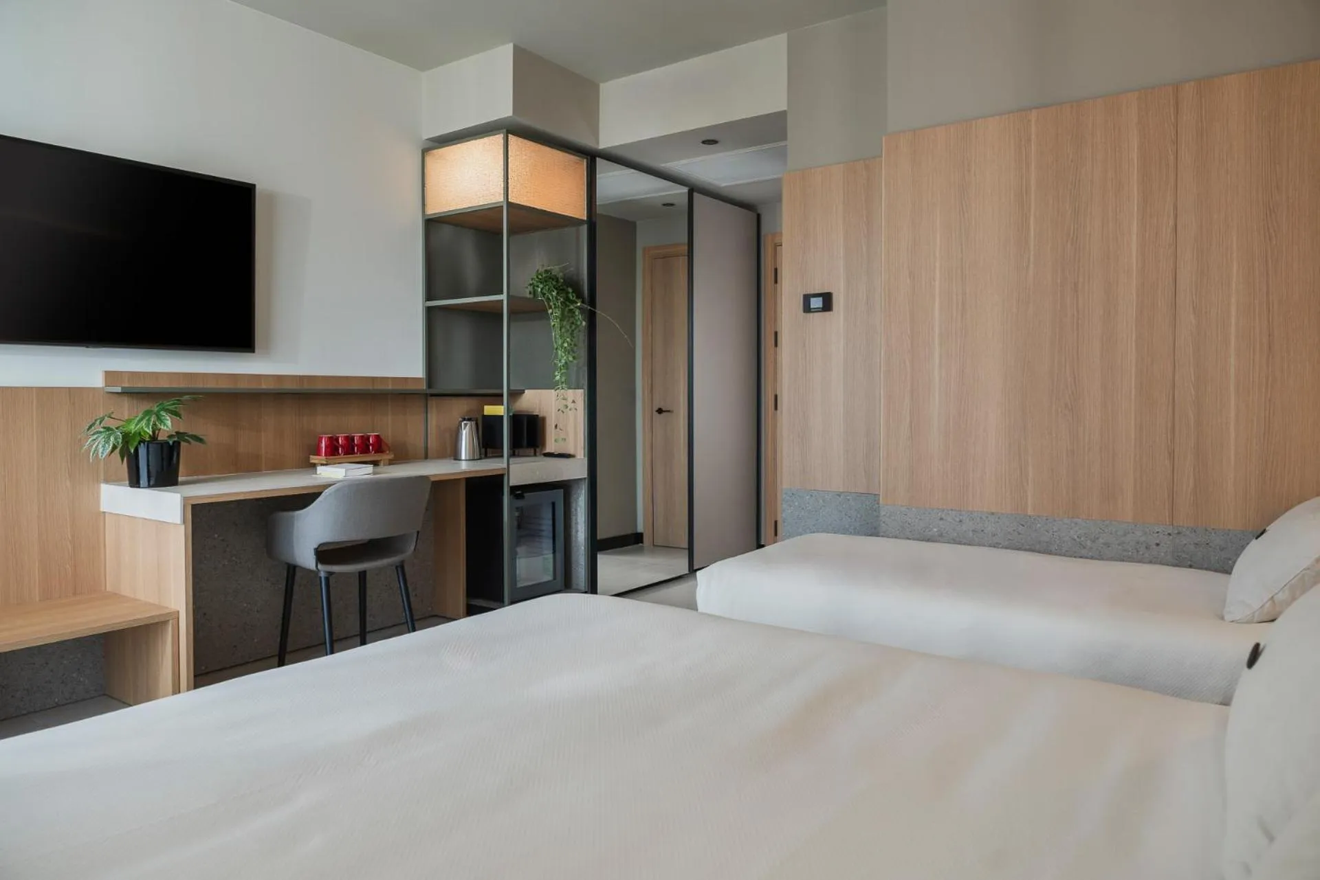 Bedroom, Bed in Aqua Hotel