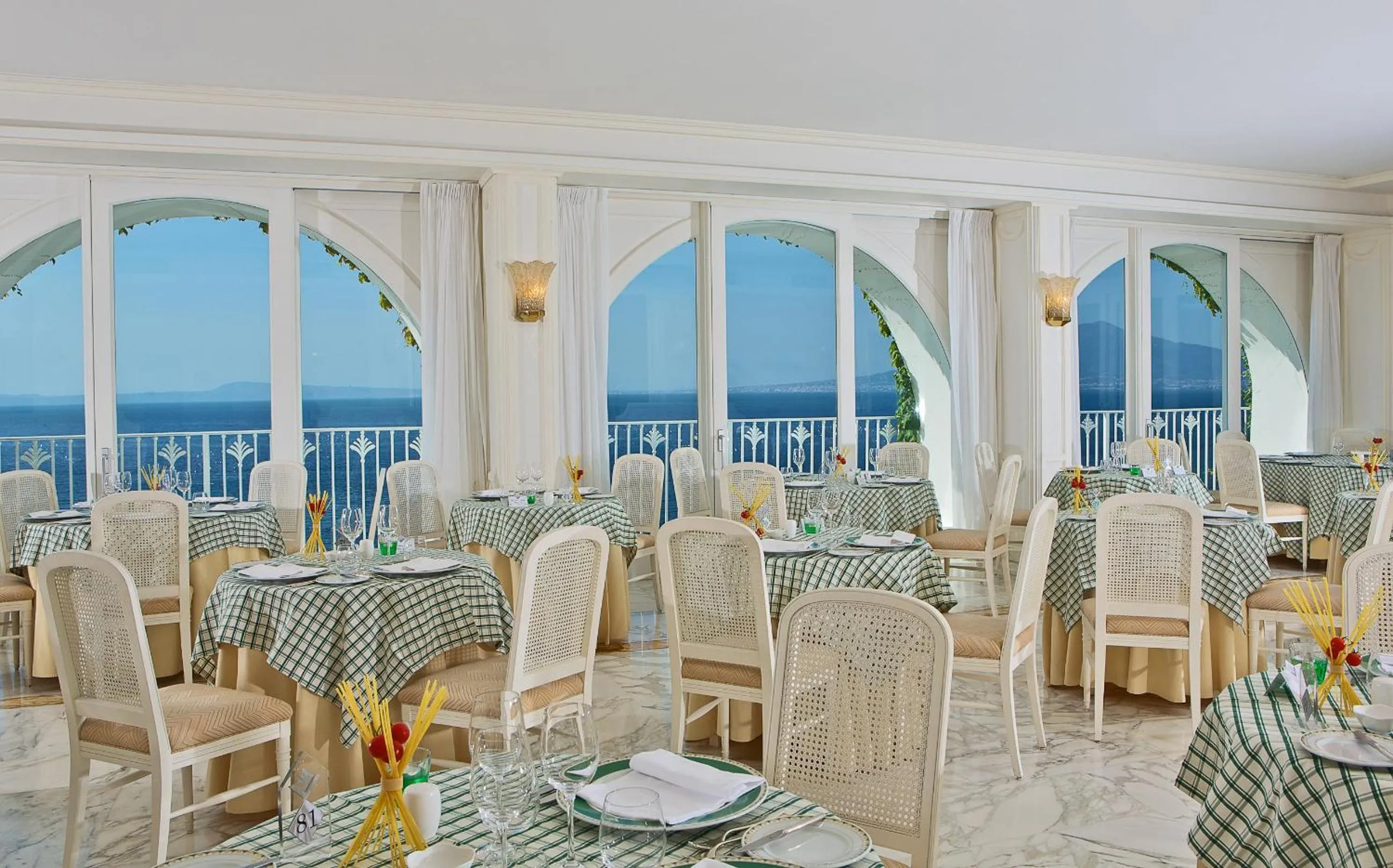 Restaurant/places to eat in Grand Hotel Riviera