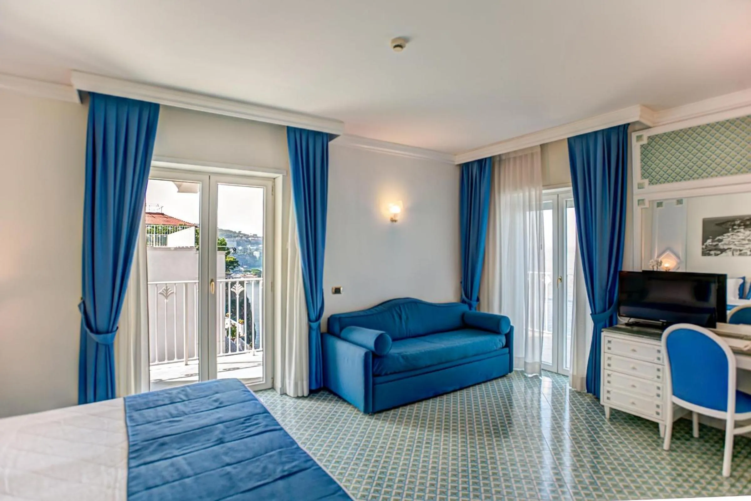 Photo of the whole room, Bed in Grand Hotel Riviera