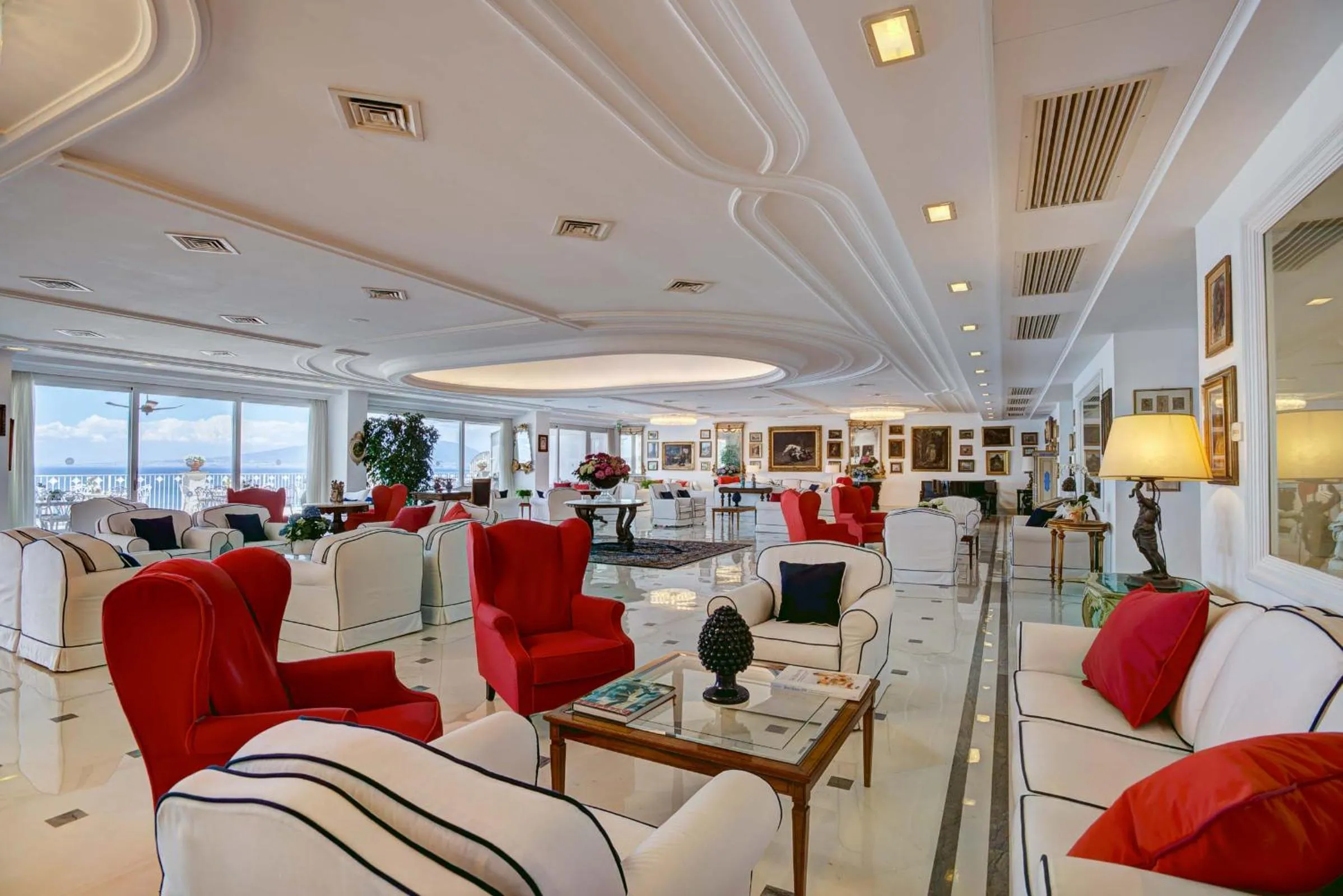 Lounge or bar in Grand Hotel Riviera