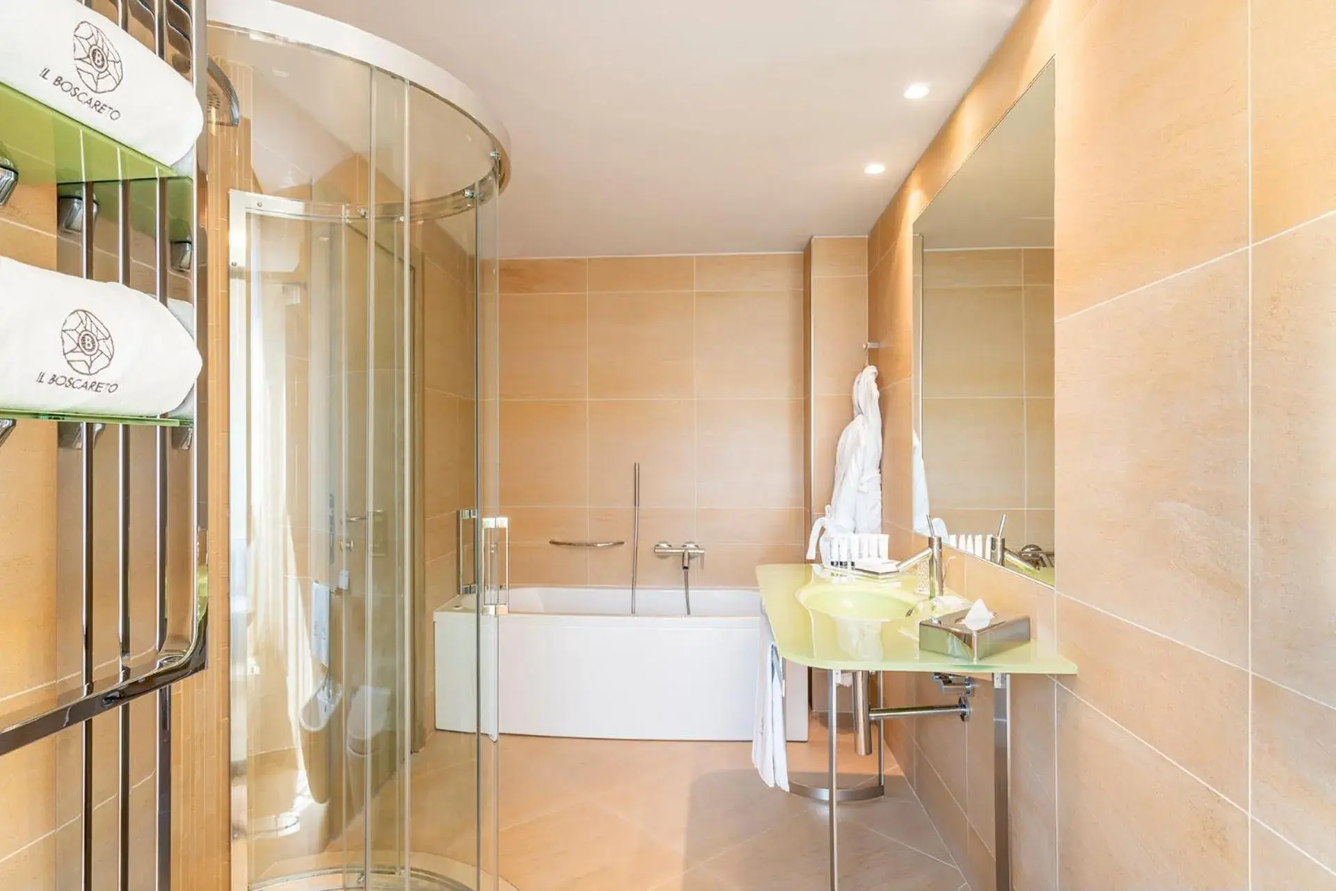 Superior Suite in Il Boscareto Resort & Spa Superior Suite in Il Boscareto Resort & Spa