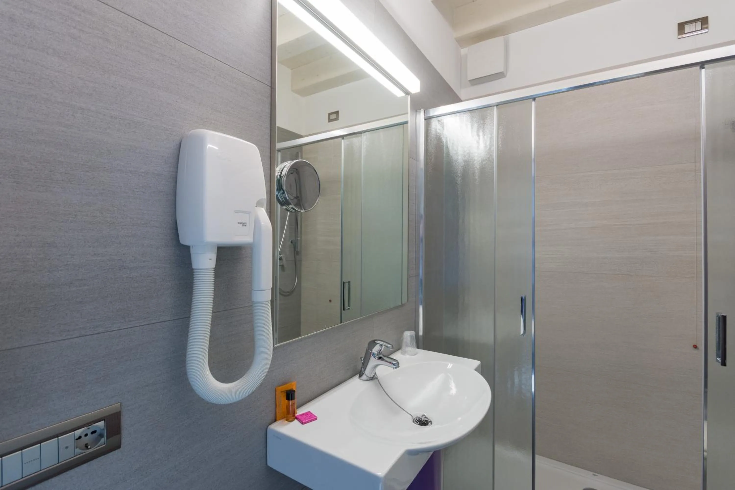 Shower in Hotel Doge