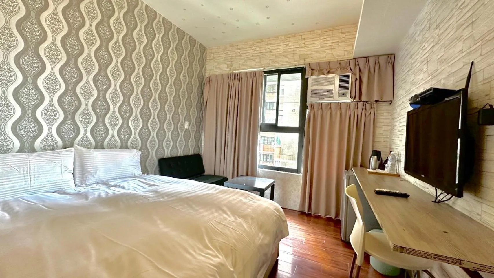 Bed in Feng Chia Hygge