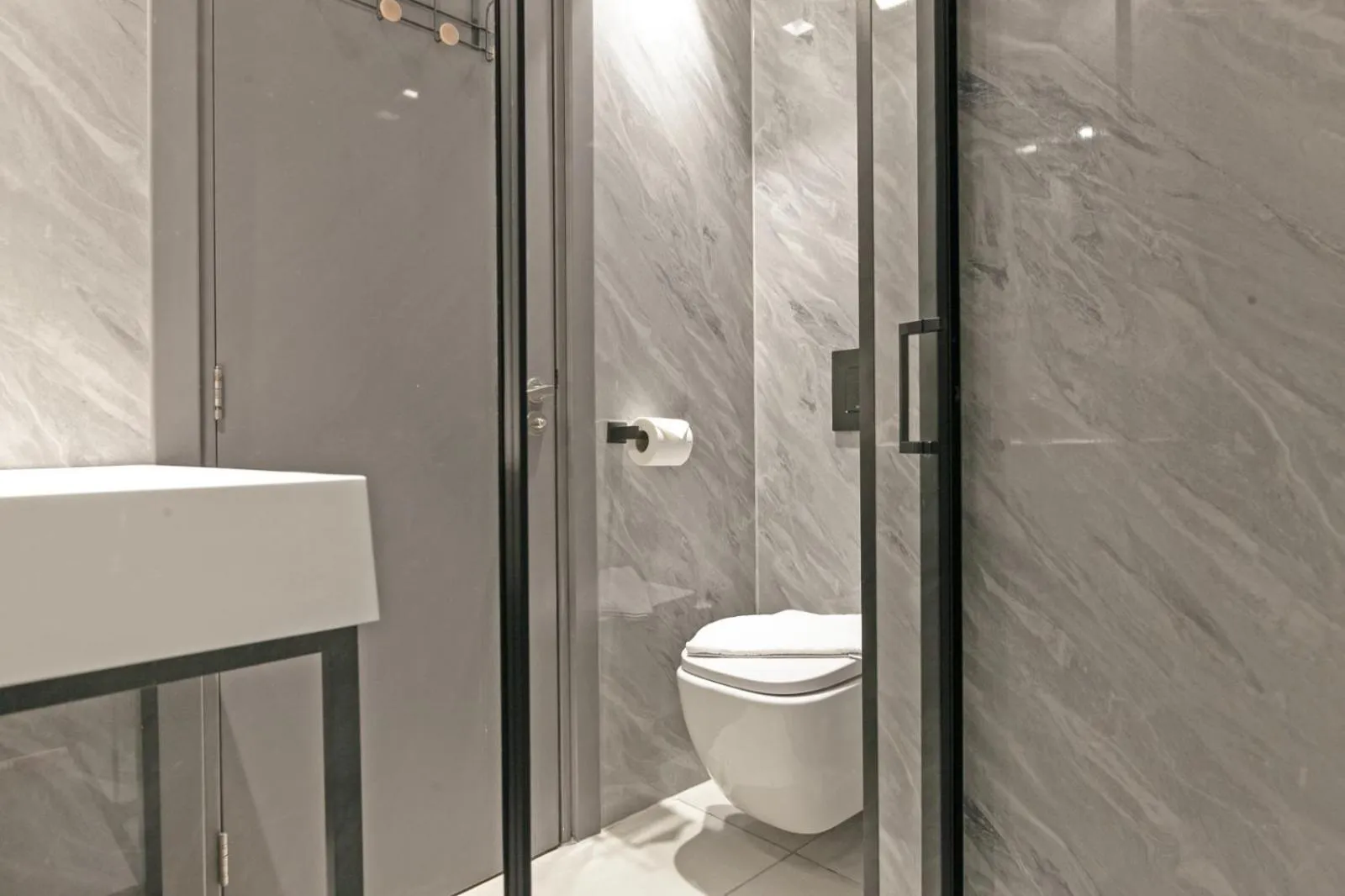 Shower in London Paddington Apartments