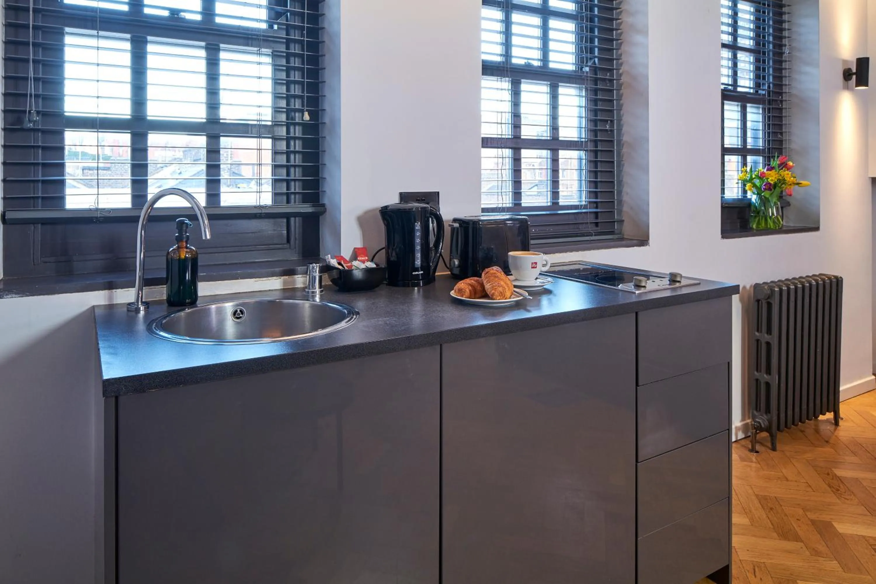 Kitchen or kitchenette in London Paddington Apartments
