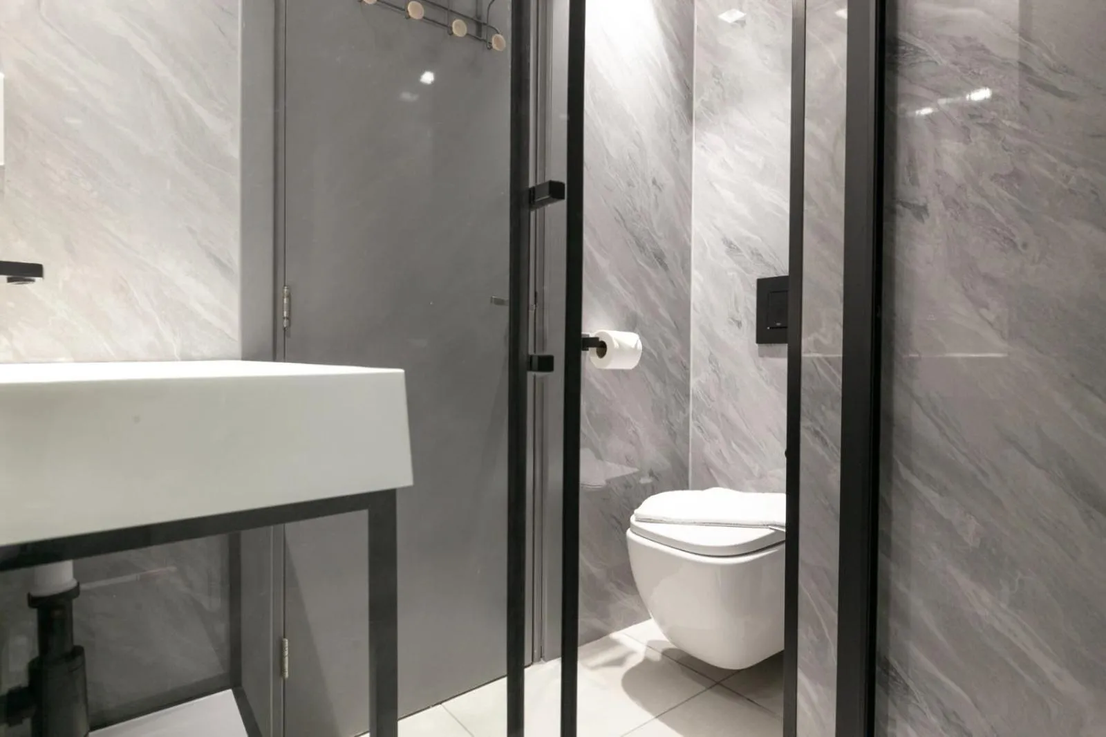 Shower in London Paddington Apartments