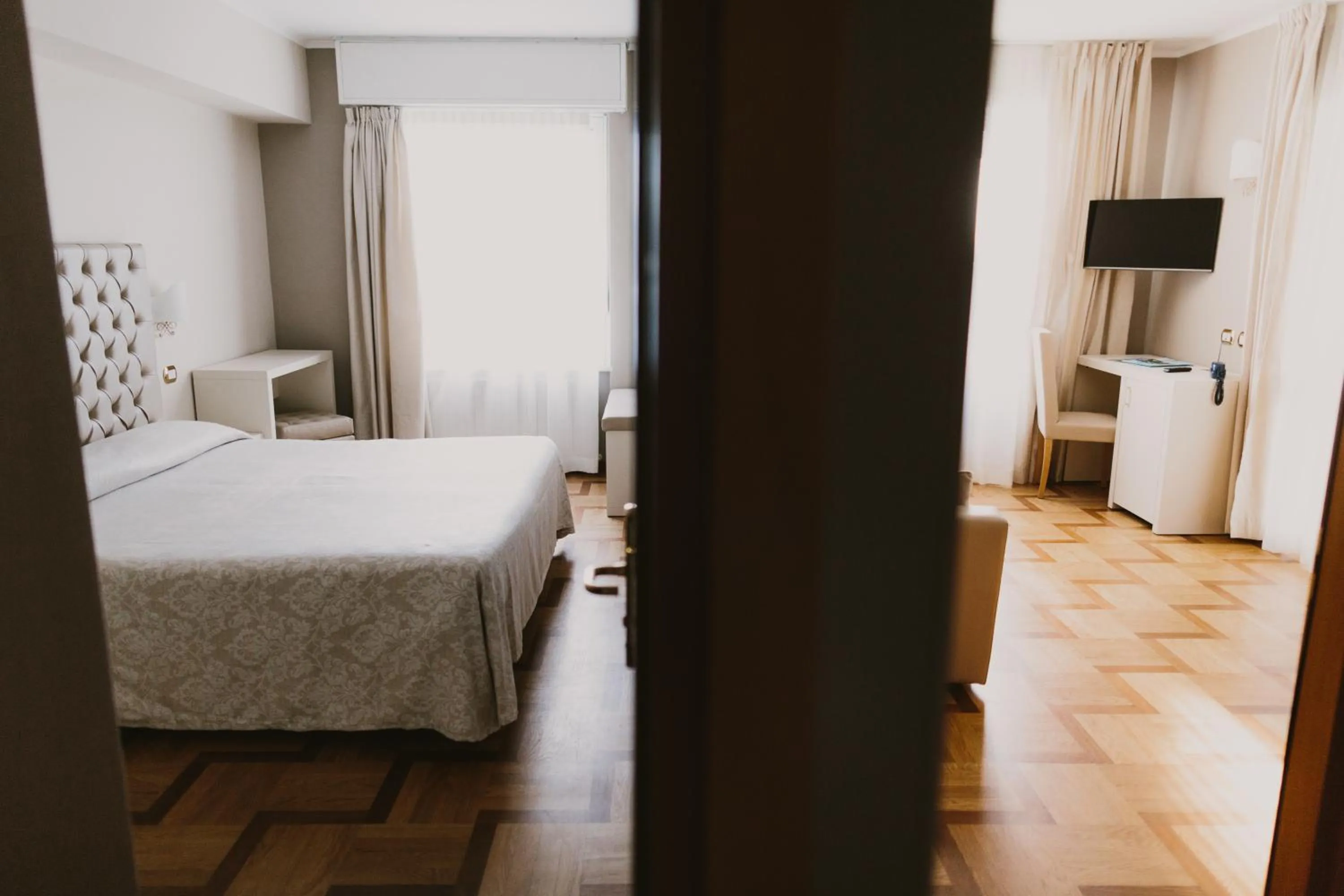 Day, Bed in Hotel Metropole