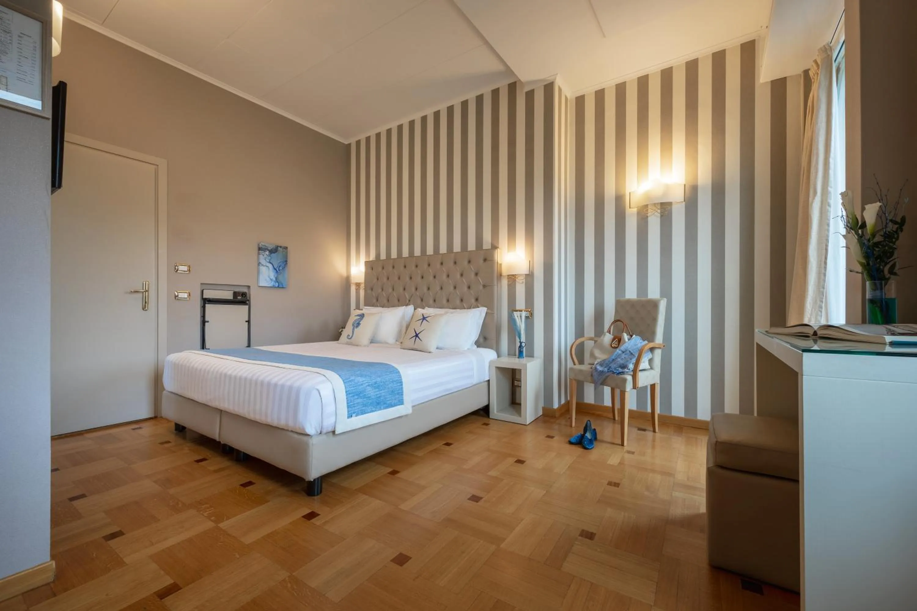 Bedroom, Bed in Hotel Metropole