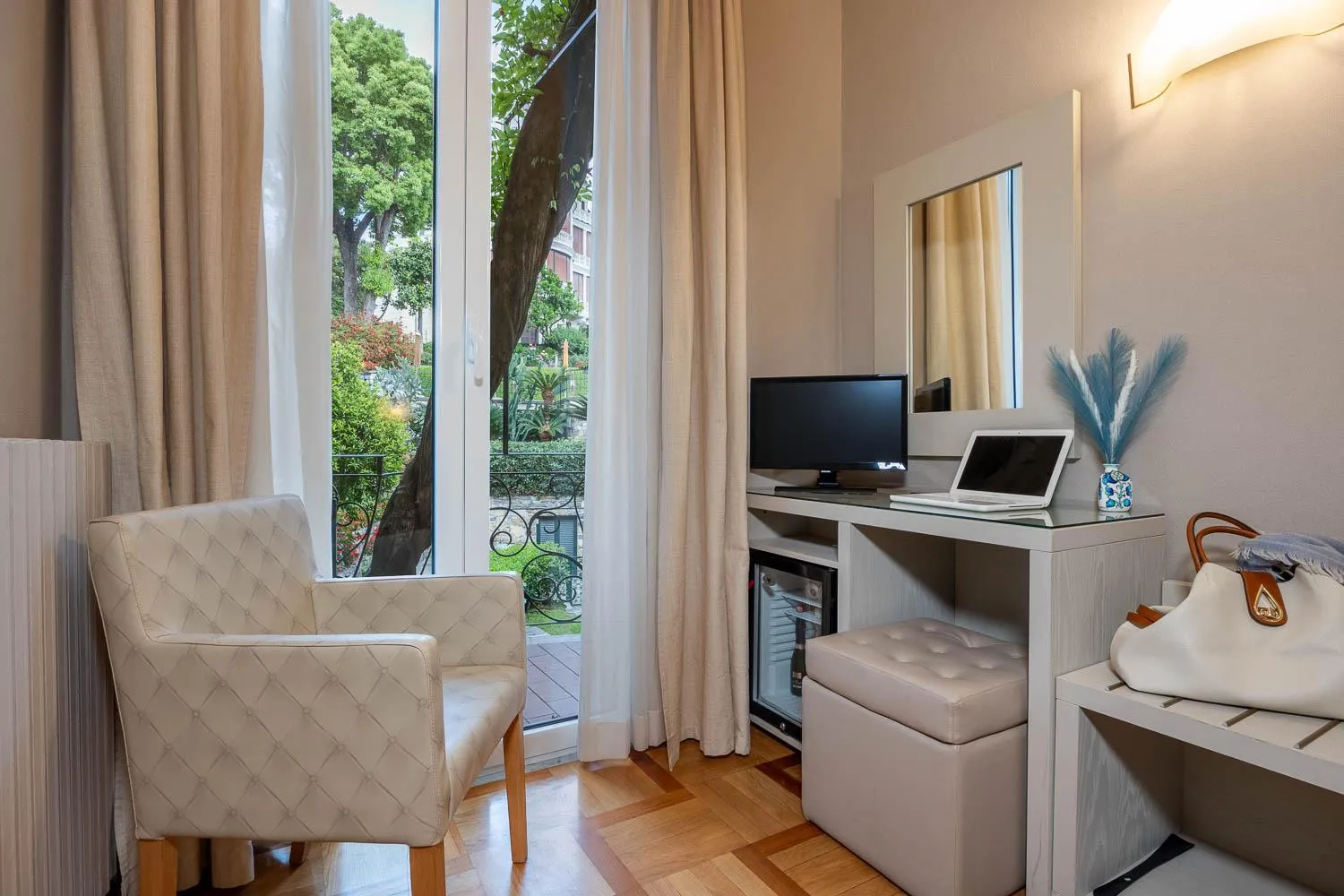 Bedroom in Hotel Metropole