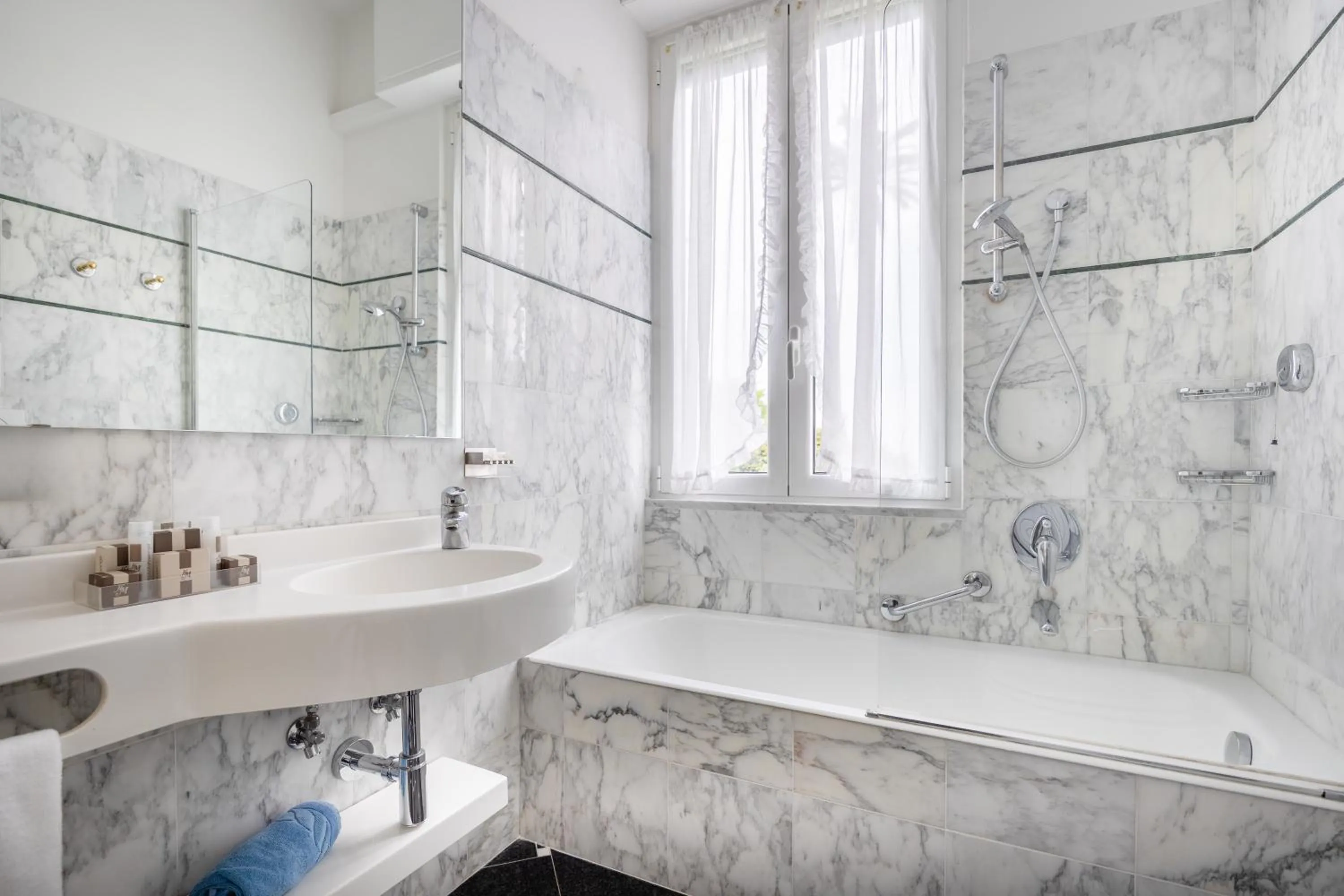 Bathroom in Hotel Metropole