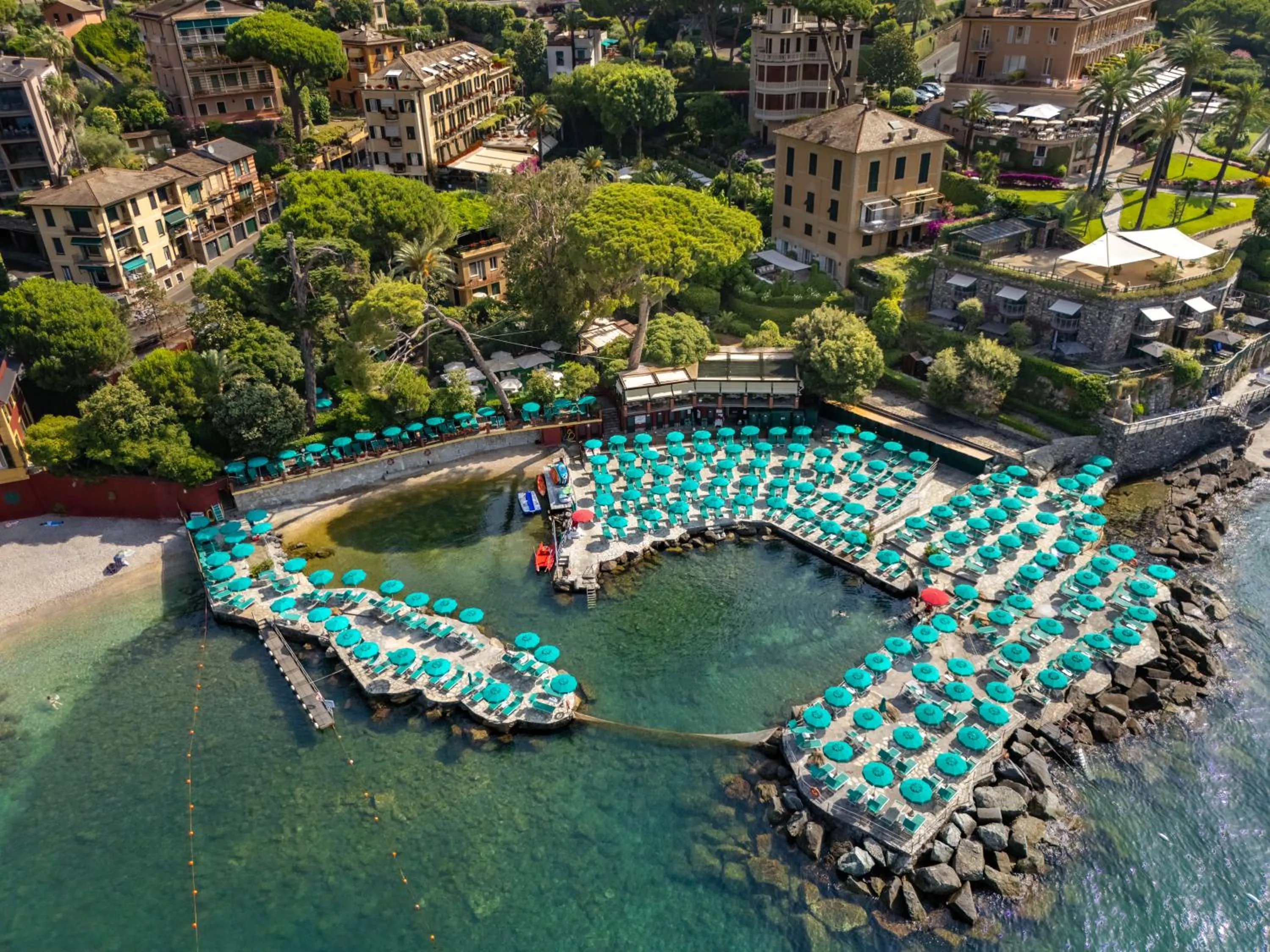 Property building in Hotel Metropole