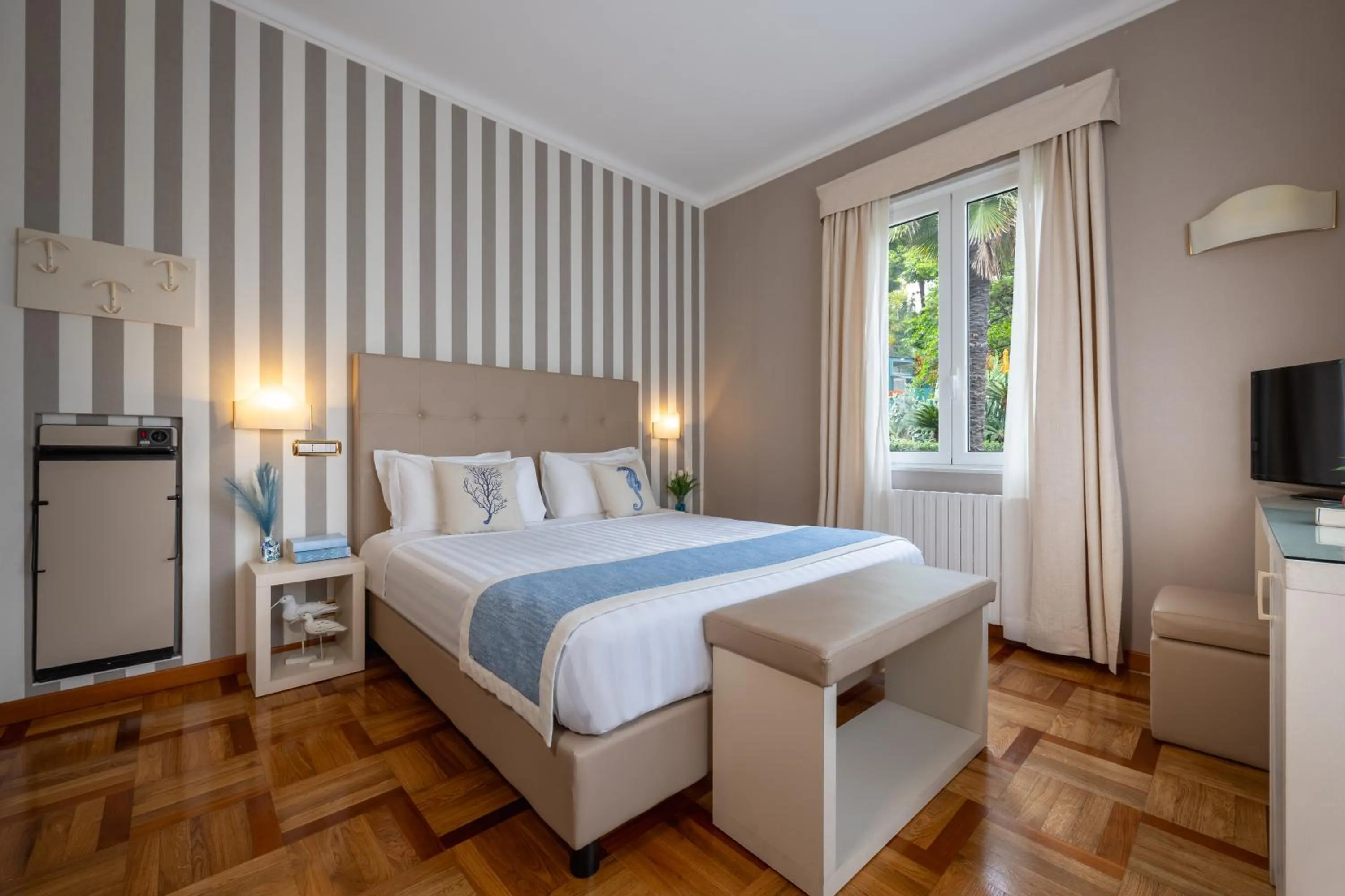 Bedroom, Bed in Hotel Metropole