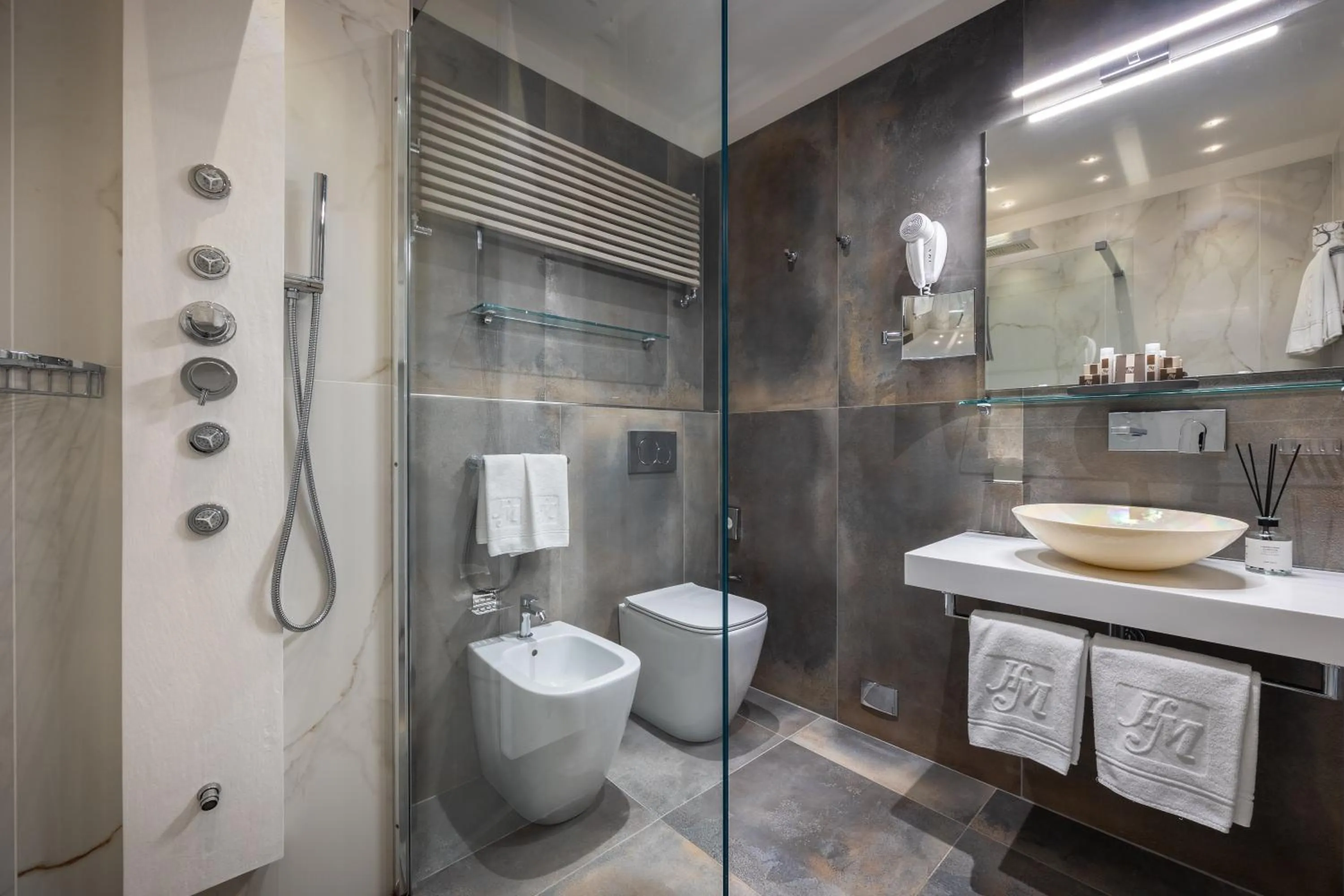 Bathroom in Hotel Metropole