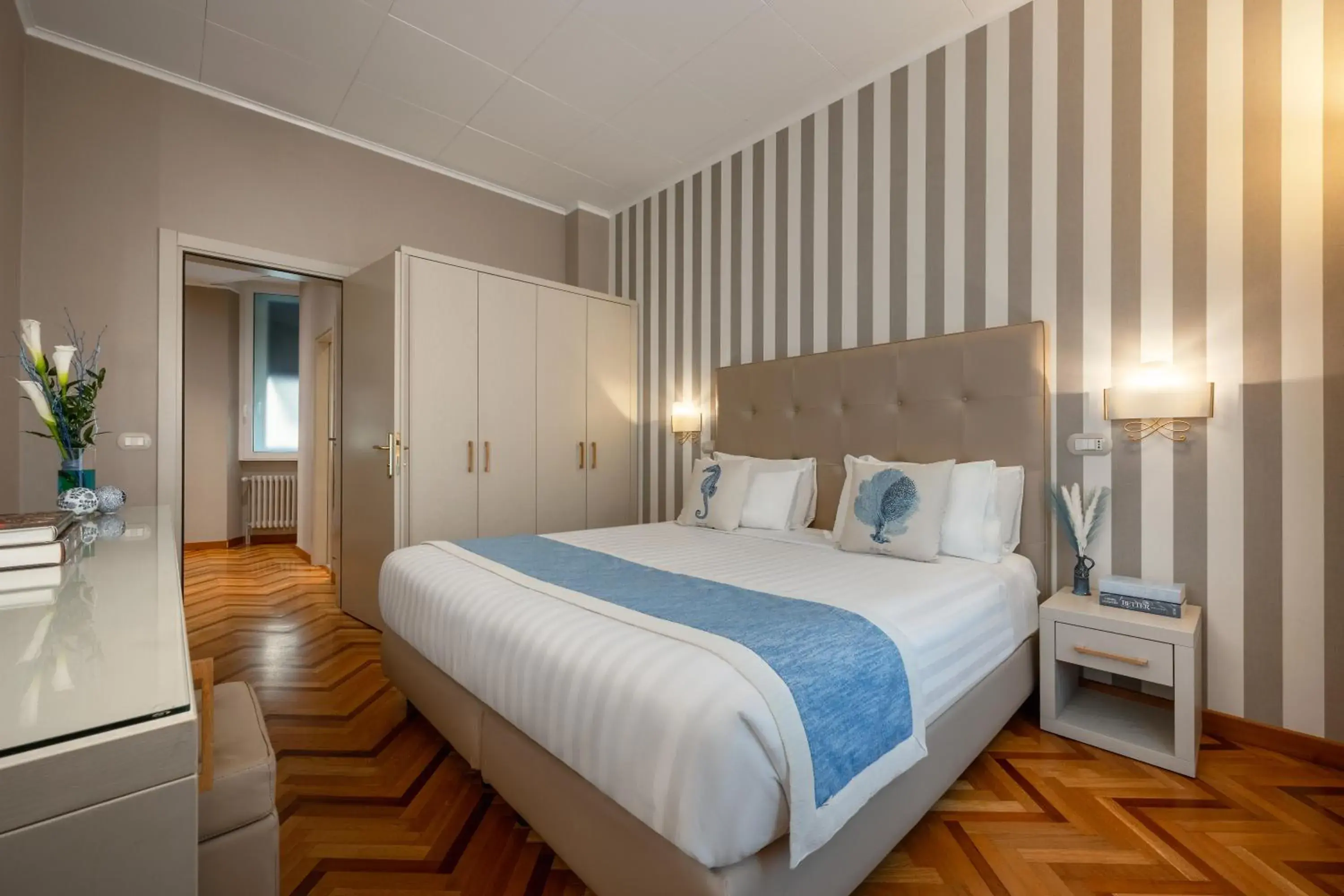 Bedroom, Bed in Hotel Metropole Bedroom, Bed in Hotel Metropole