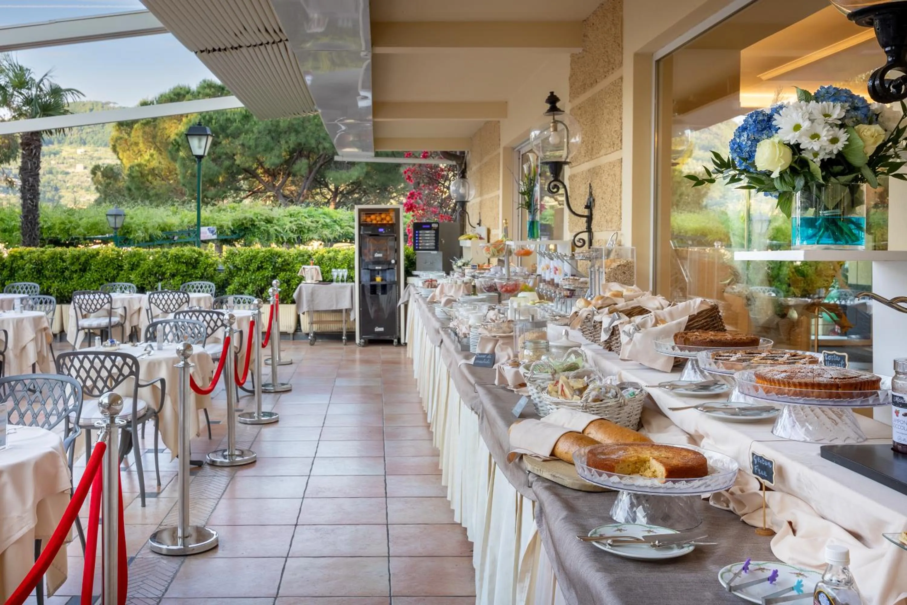 Breakfast in Hotel Metropole