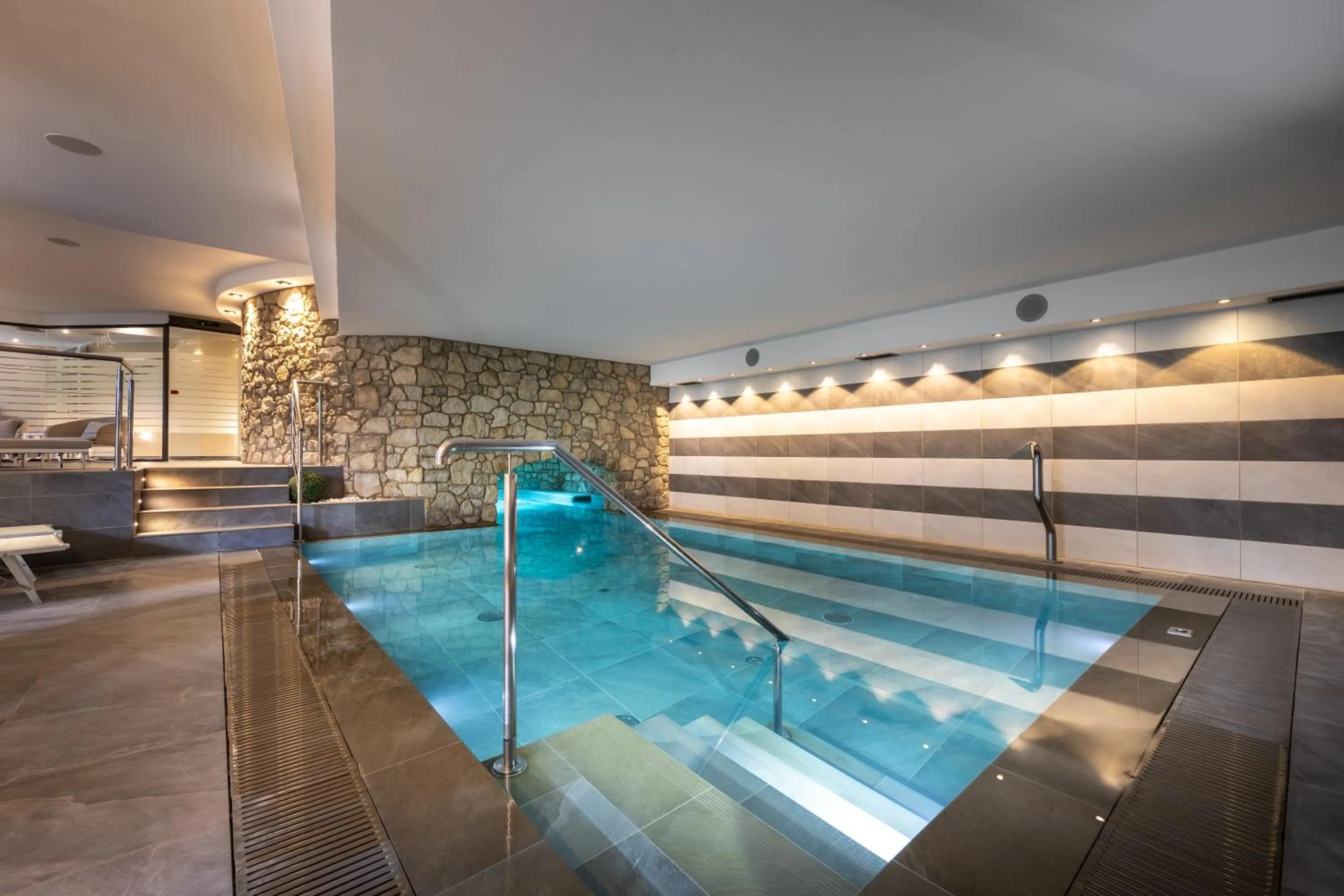 Pool view in Hotel Metropole