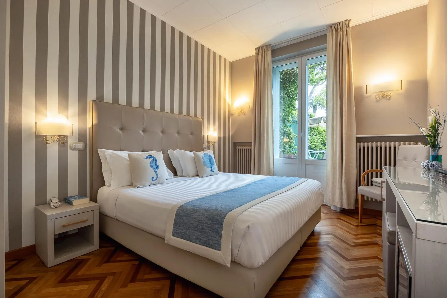 Bed in Hotel Metropole