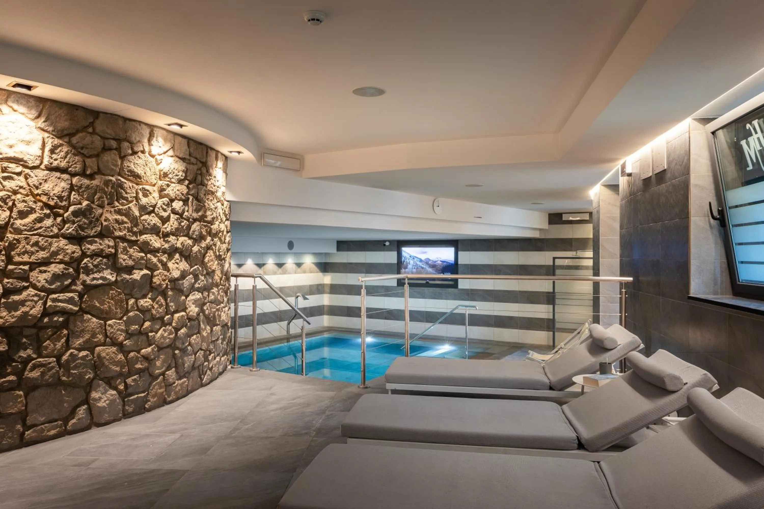 Swimming pool in Hotel Metropole