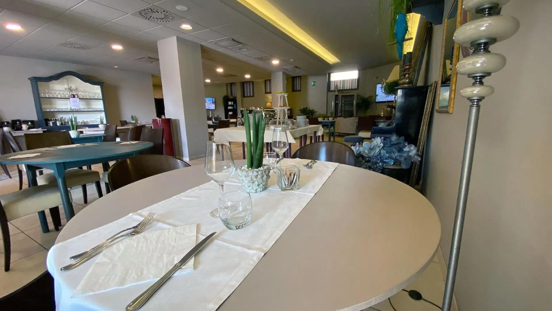 Restaurant/places to eat in Hotel Europa
