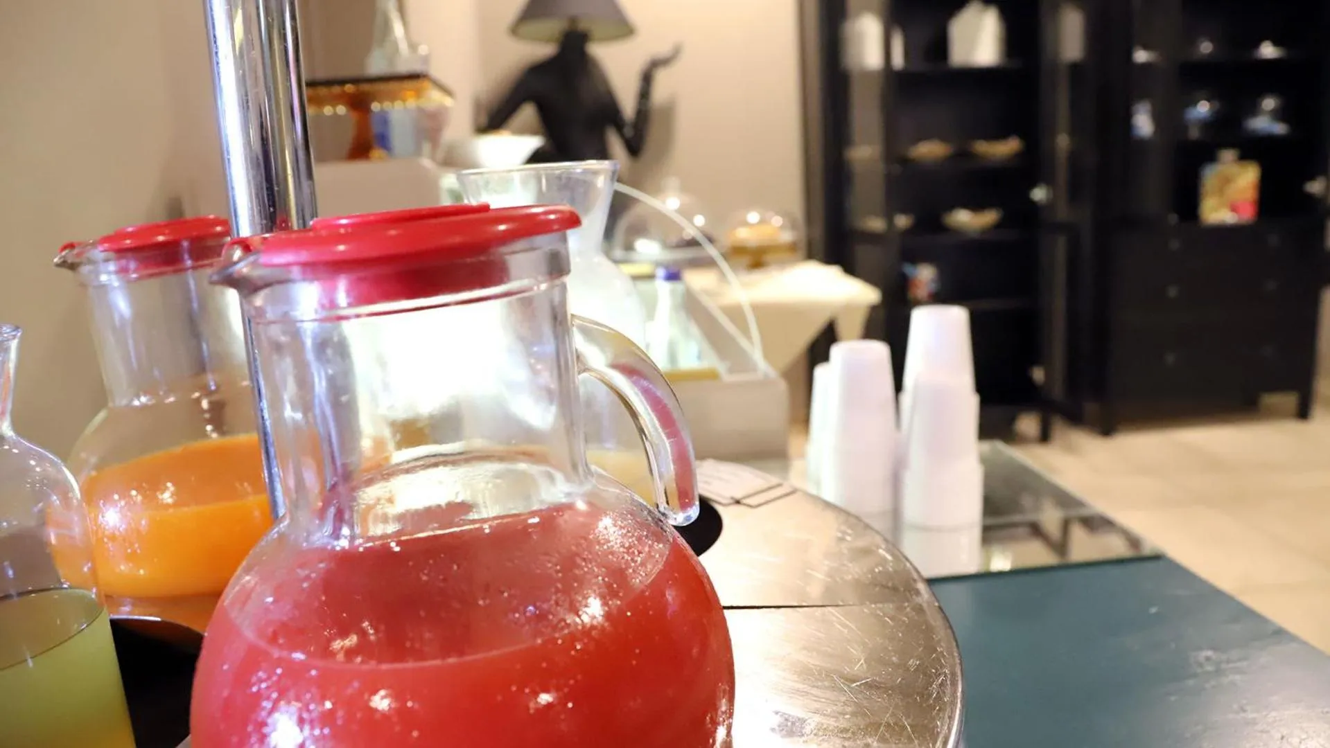 Restaurant/places to eat in Hotel Europa