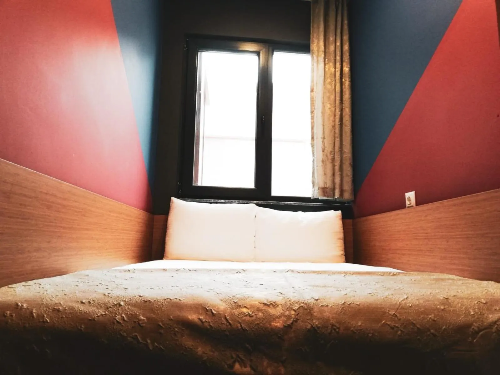 Photo of the whole room, Bed in Quantum Hotel