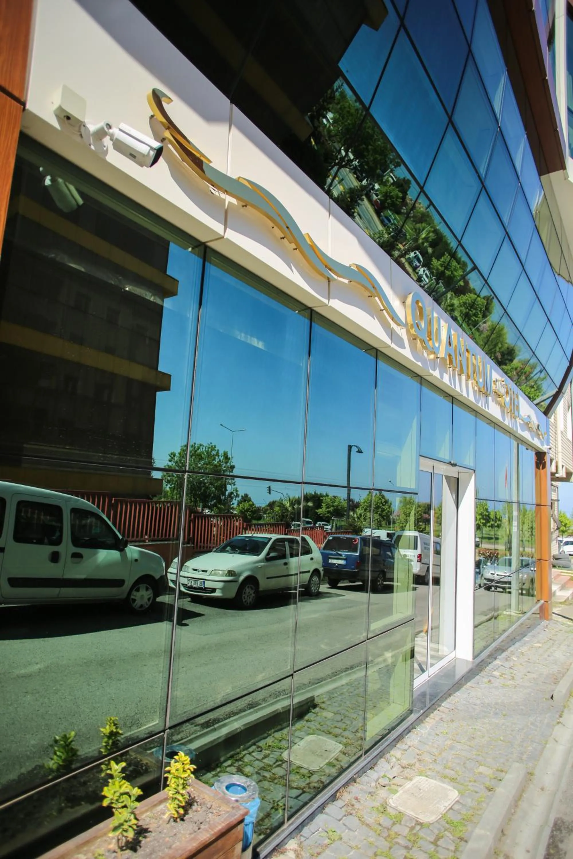 Facade/entrance in Quantum Hotel