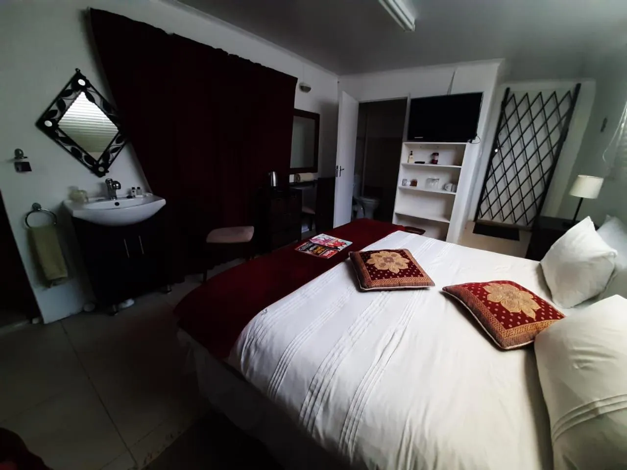 Bedroom, Bed in Au Plais De Langebaan at Palm Tree Villa