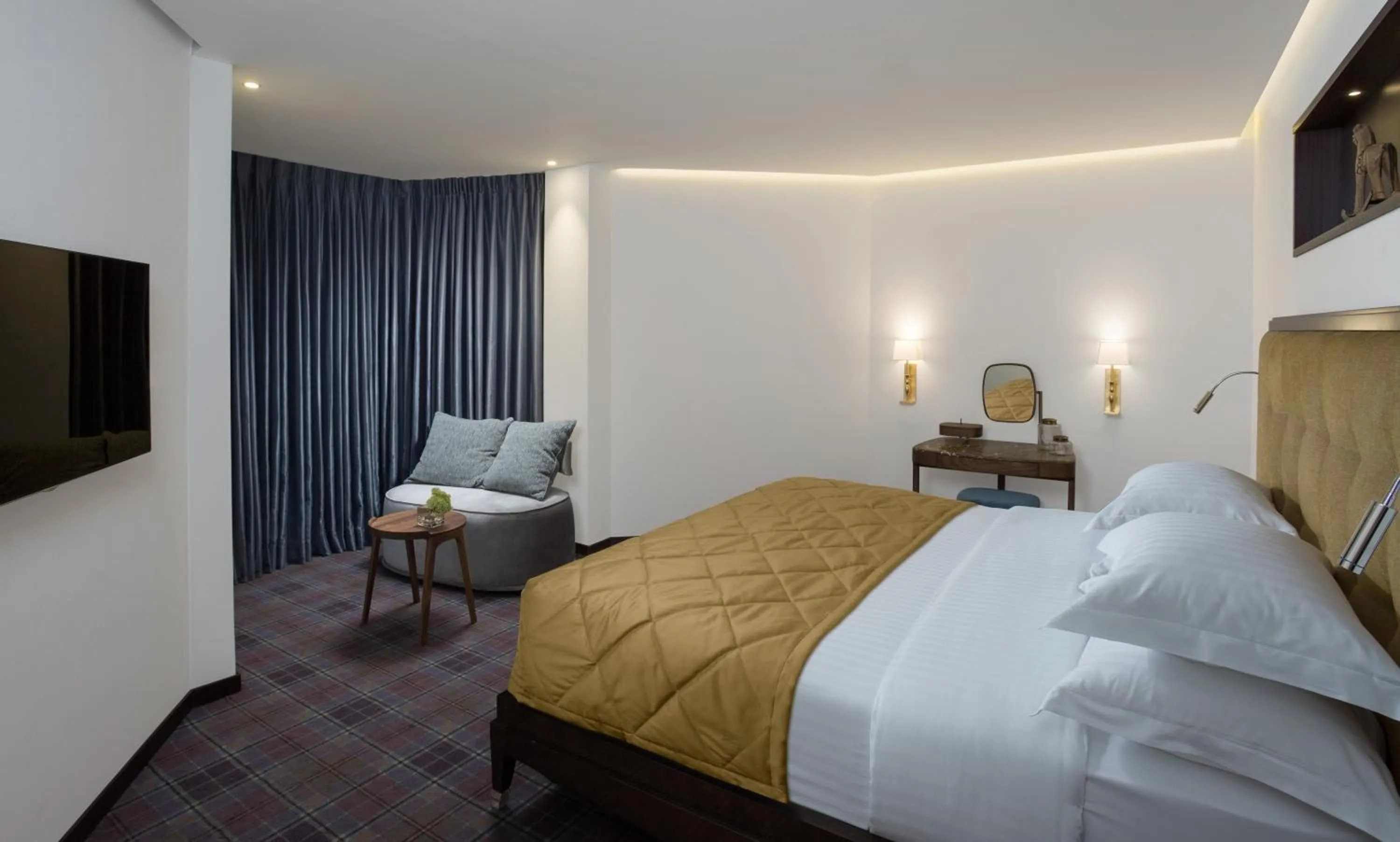 Photo of the whole room, Bed in The Inbal Jerusalem