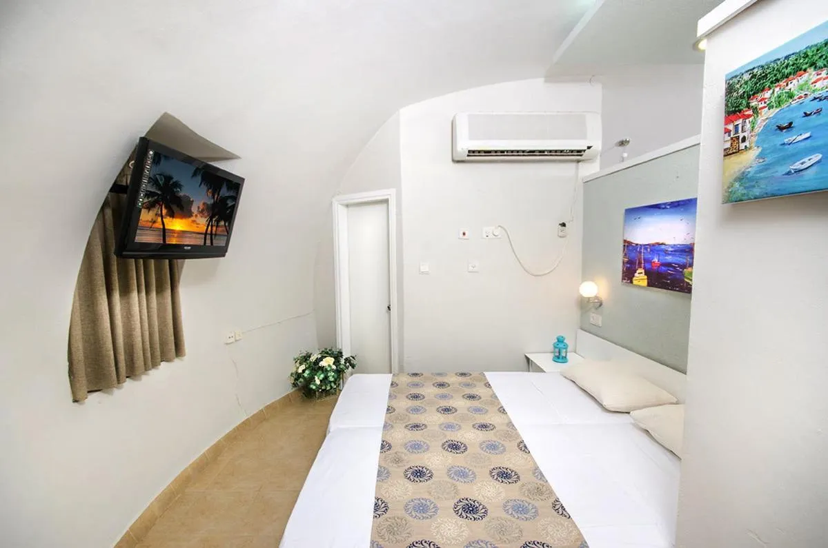 Photo of the whole room, Bed in Dor village