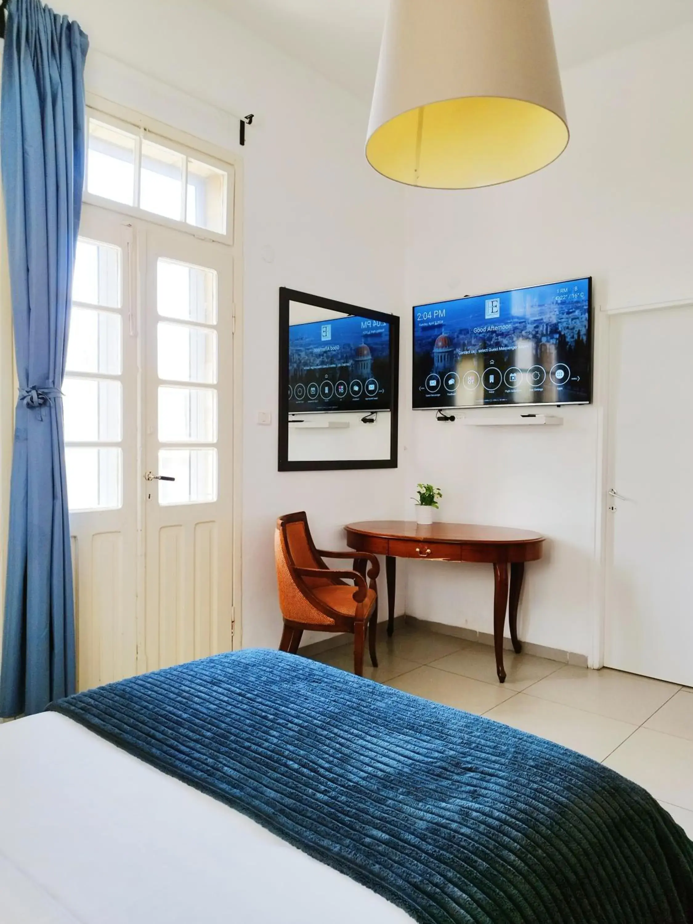 Living room, Bed in Eden Hotel Living room, Bed in Eden Hotel