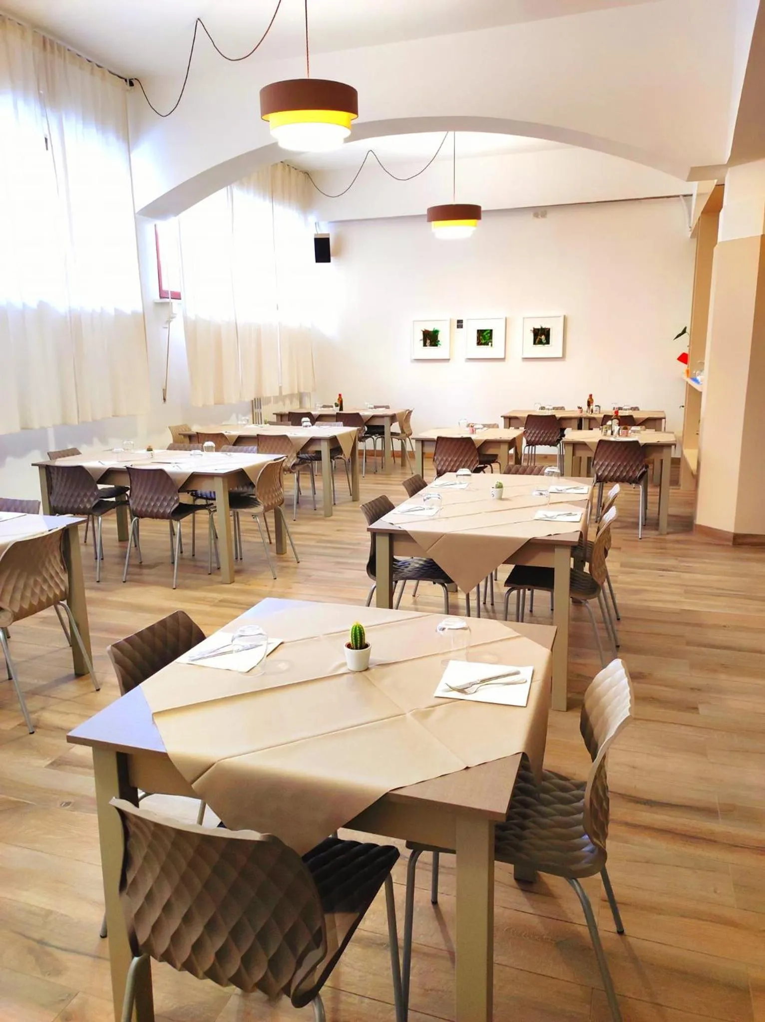 Restaurant/places to eat in Hotel Touring