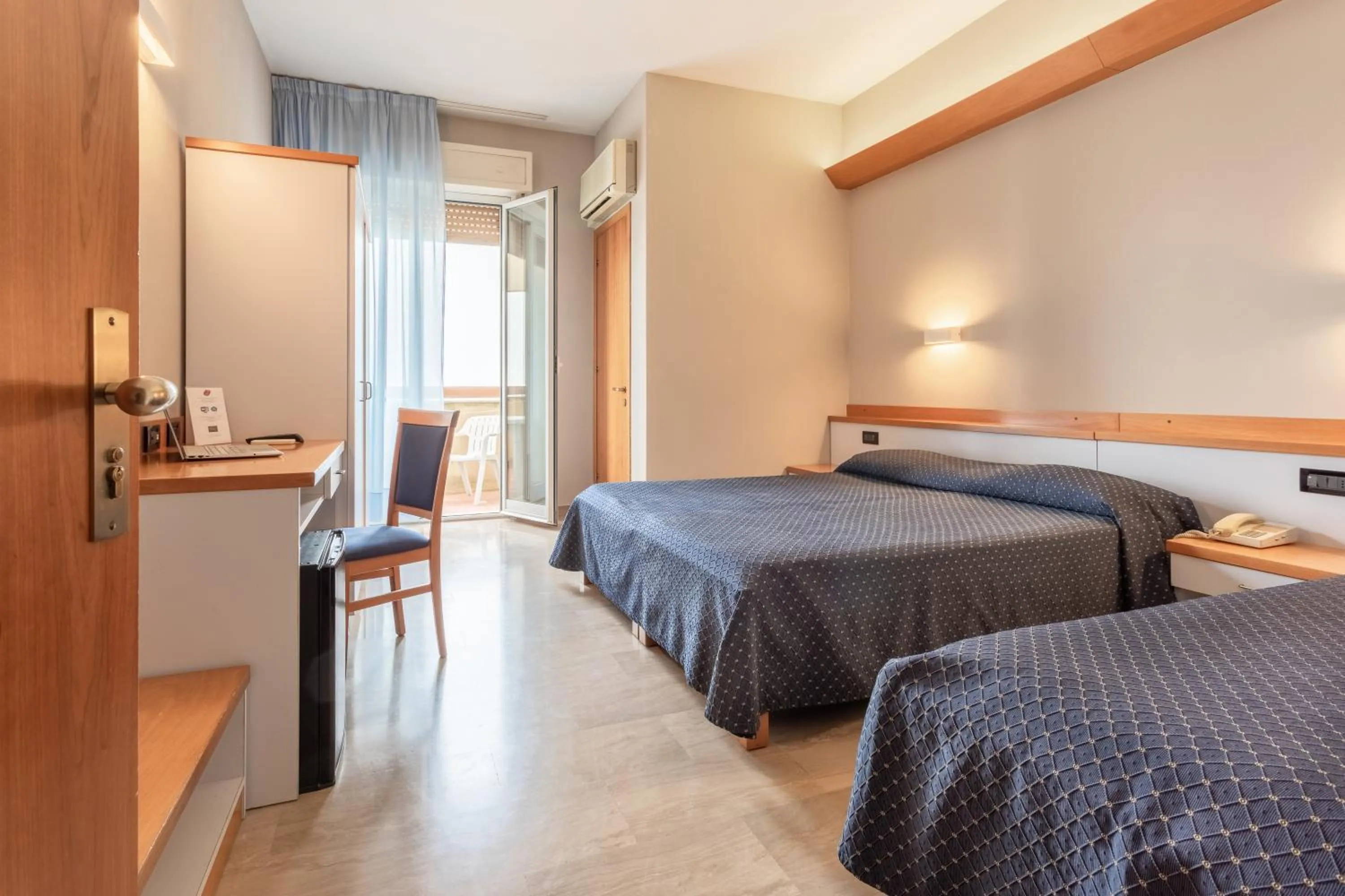 Bedroom, Bed in Hotel Touring