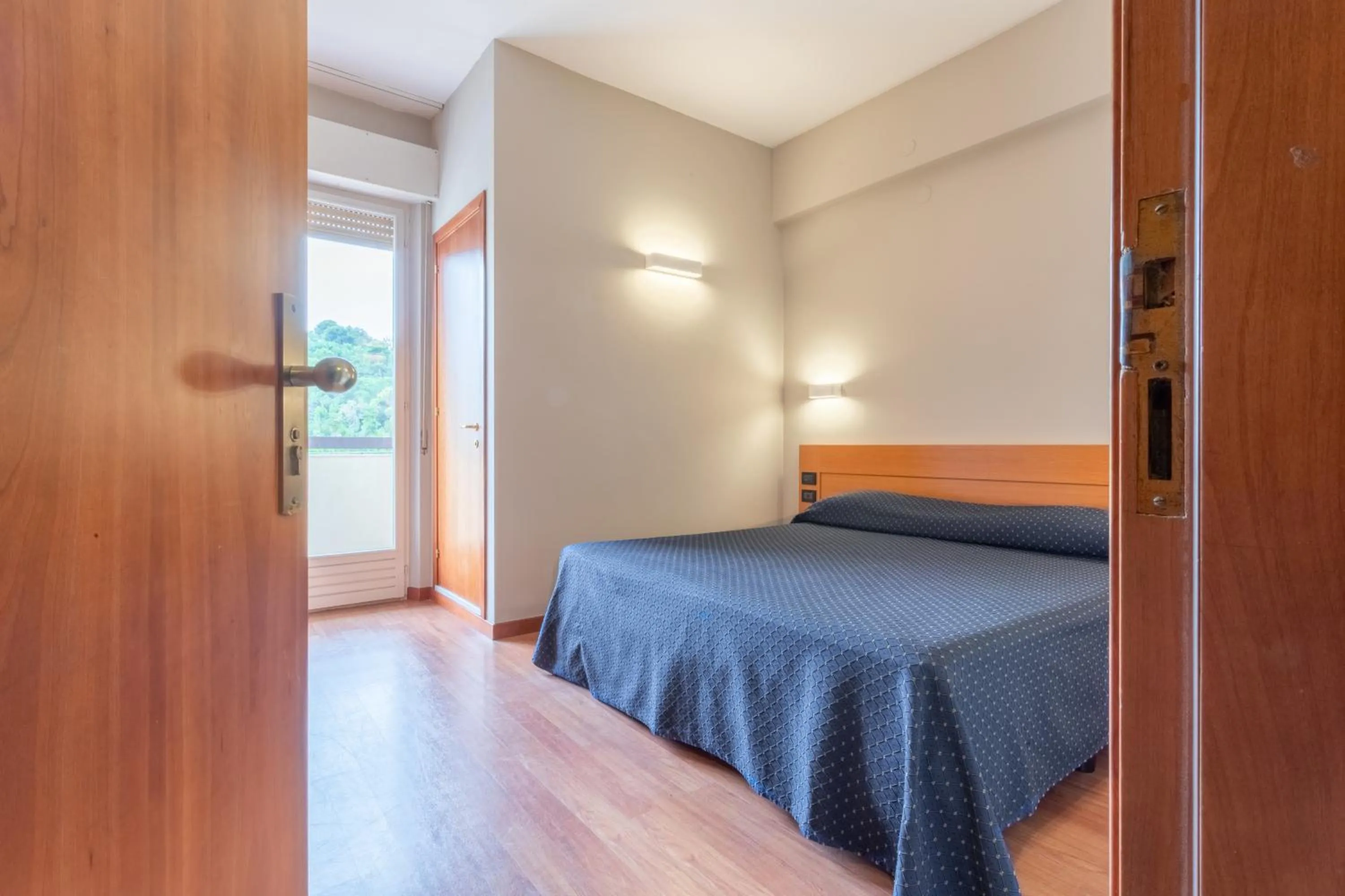 Bedroom, Bed in Hotel Touring