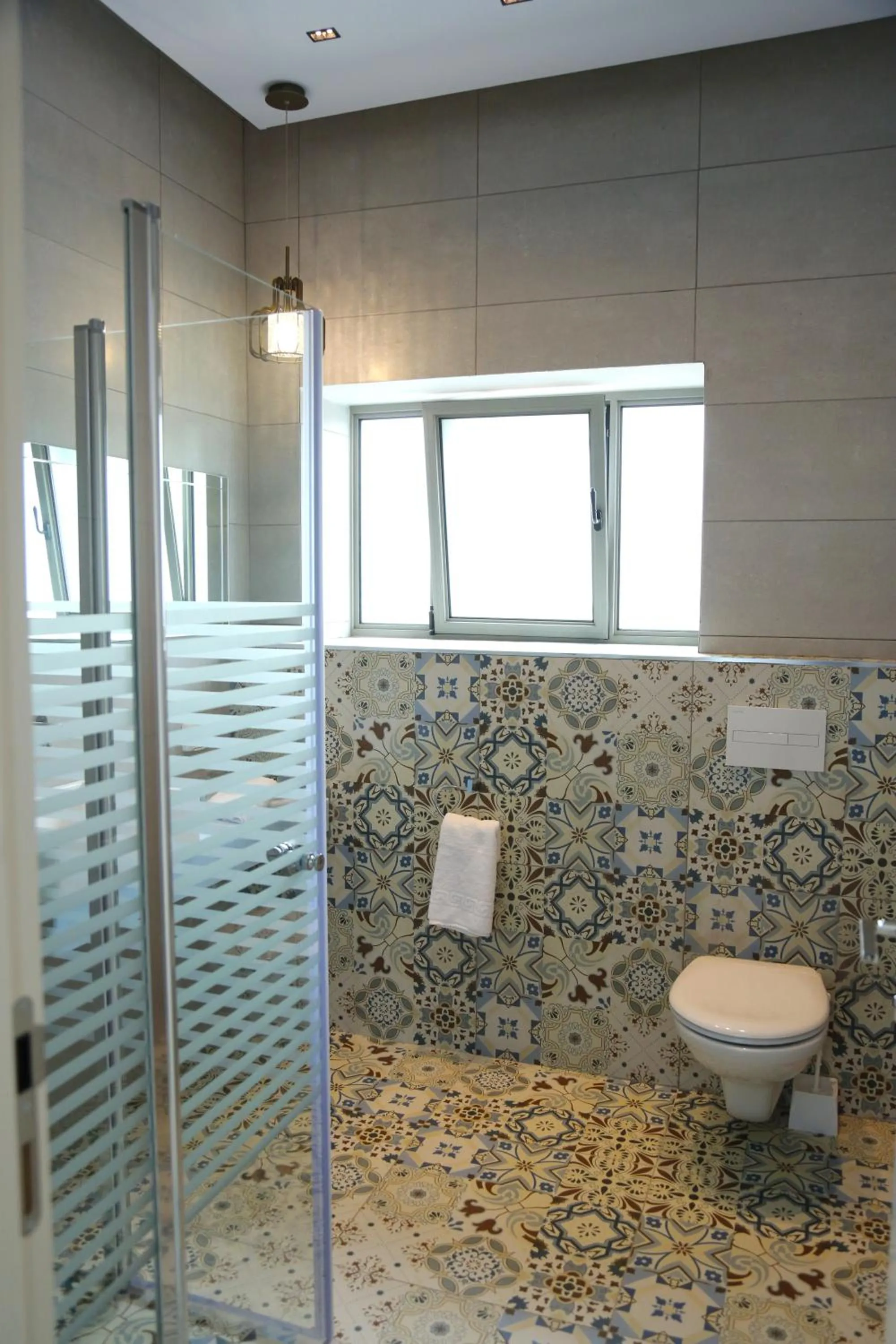 Shower in Jacob Ohalo Kinneret