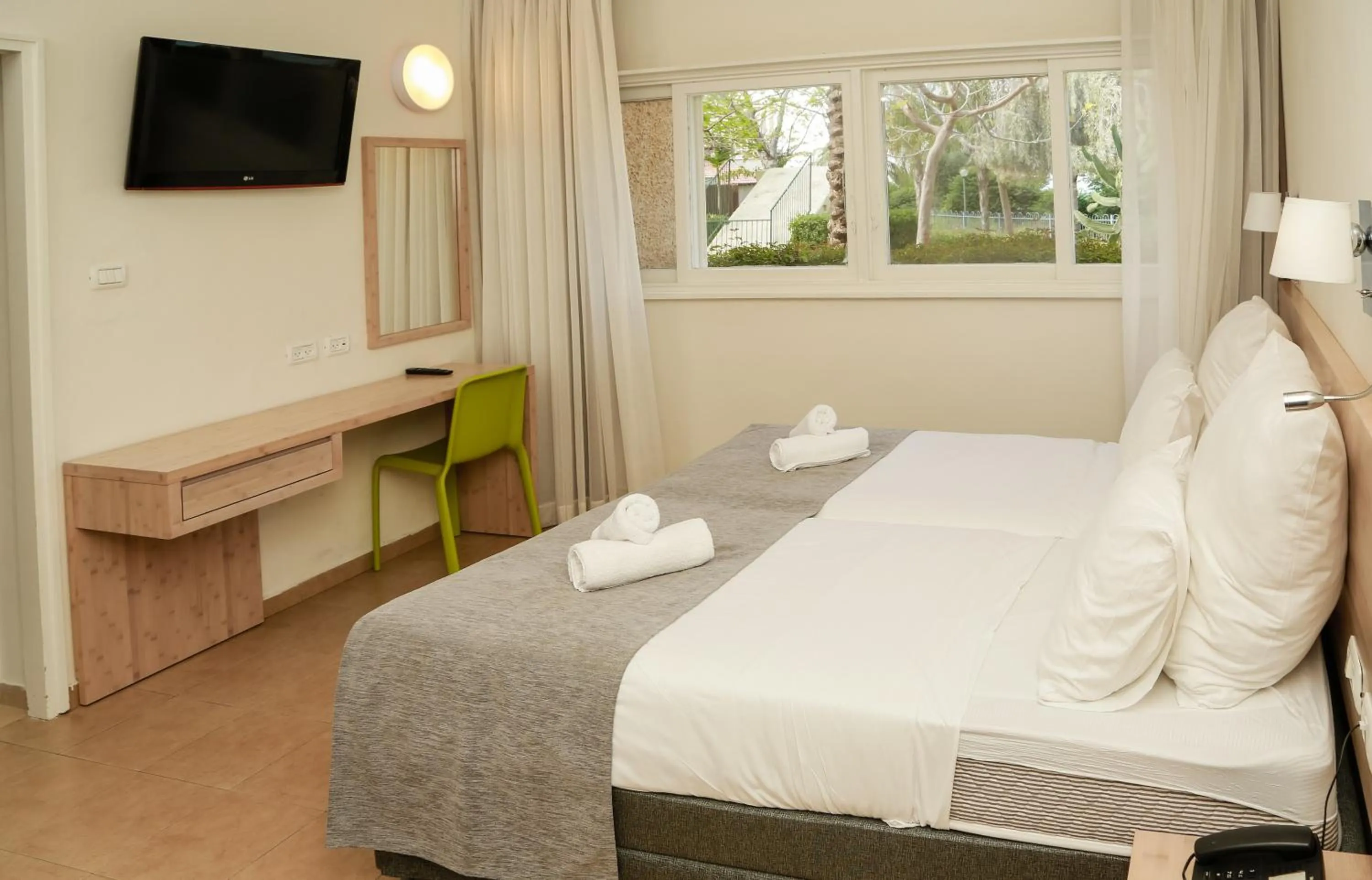 Bed in Jacob Ohalo Kinneret