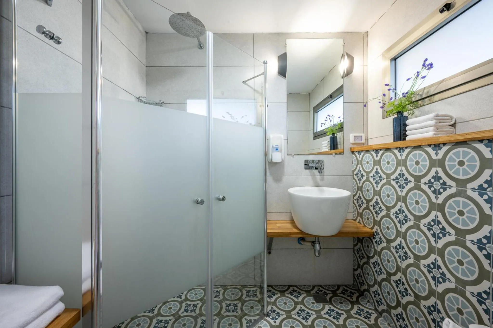 Shower in Jacob Ohalo Kinneret