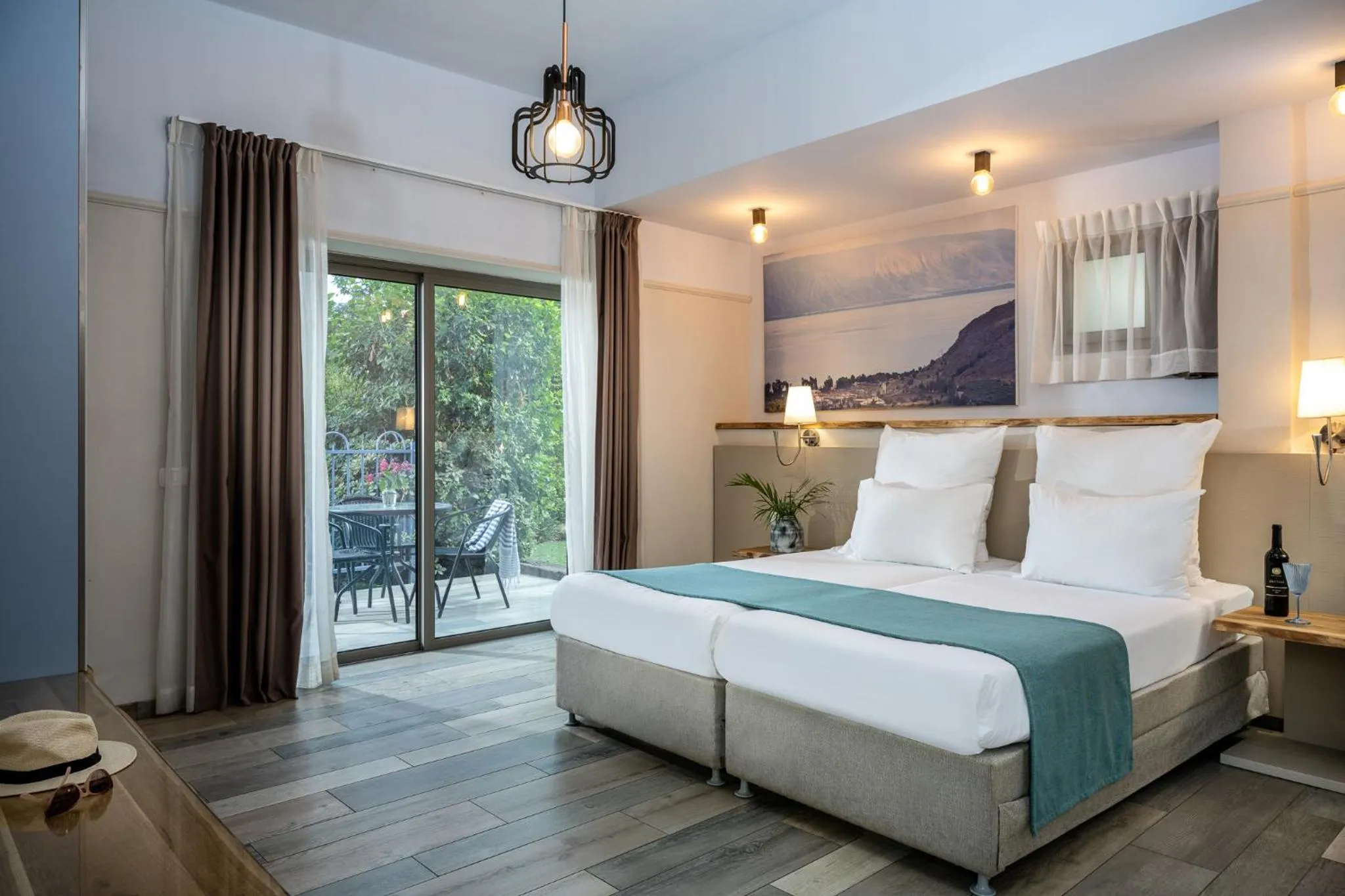 Photo of the whole room, Bed in Jacob Ohalo Kinneret