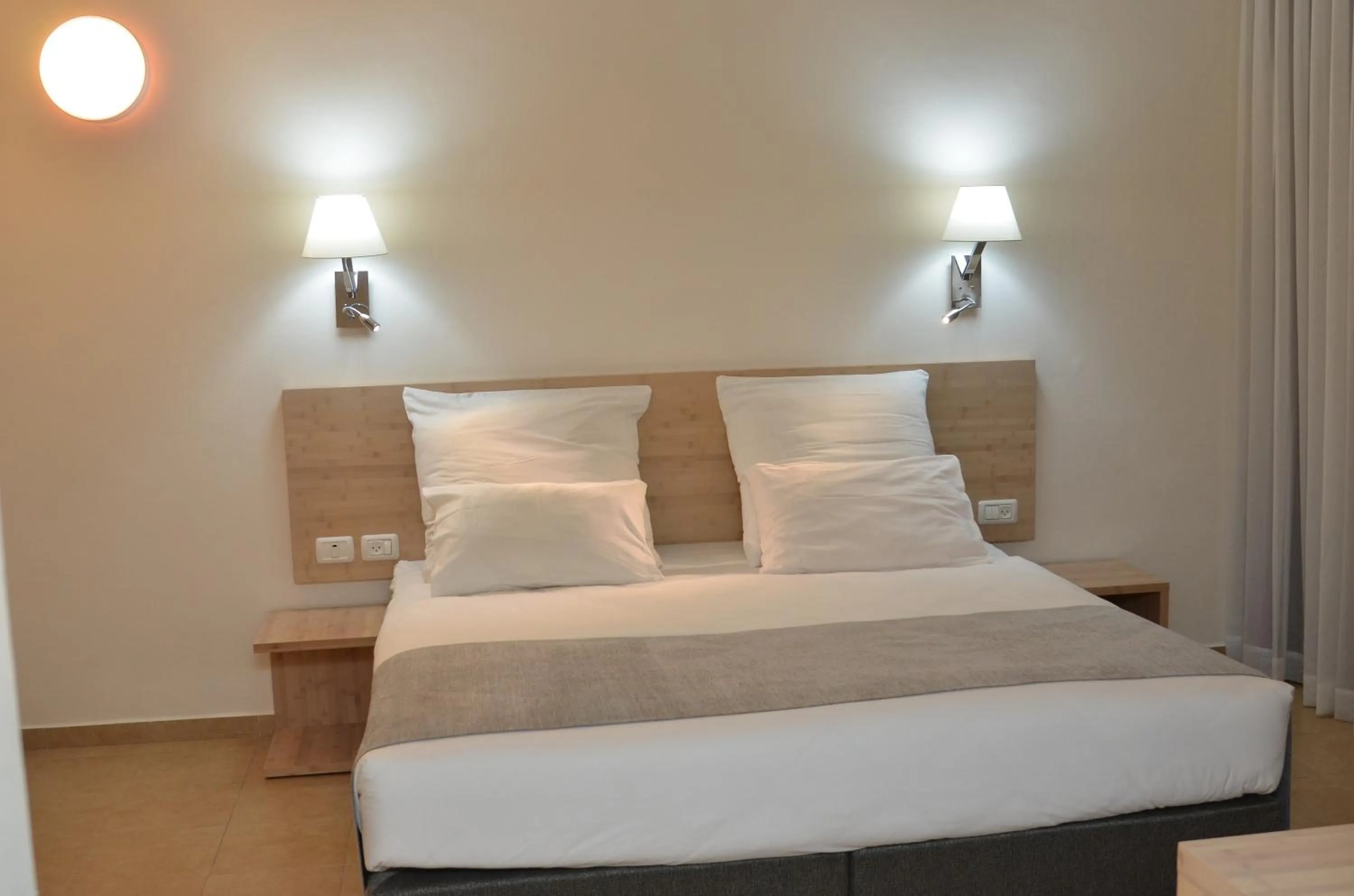 Other, Bed in Jacob Ohalo Kinneret