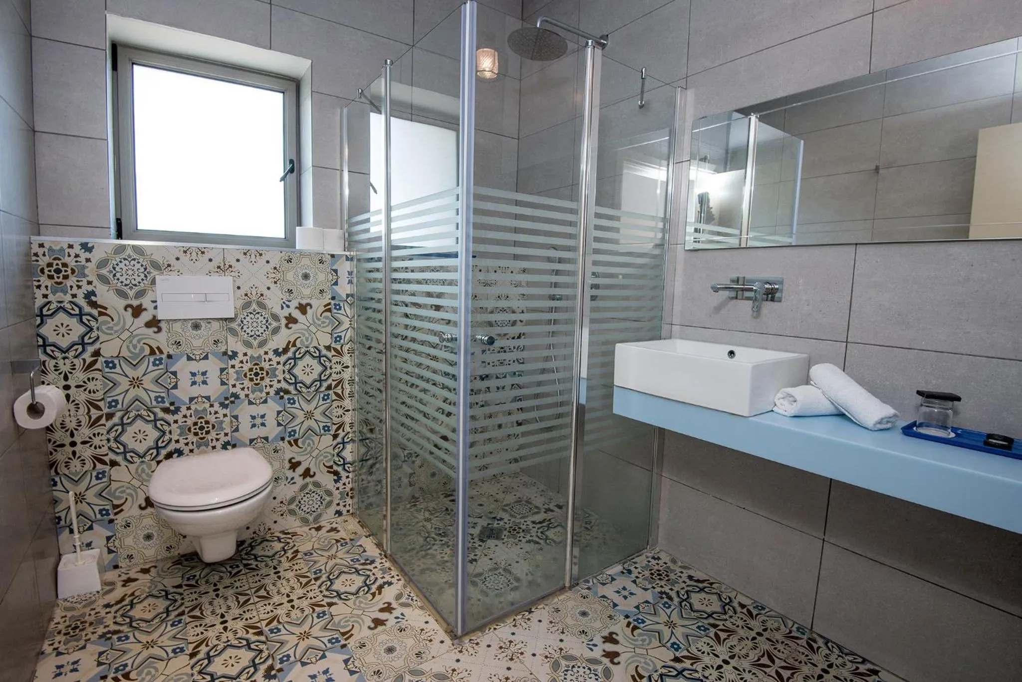Shower in Jacob Ohalo Kinneret