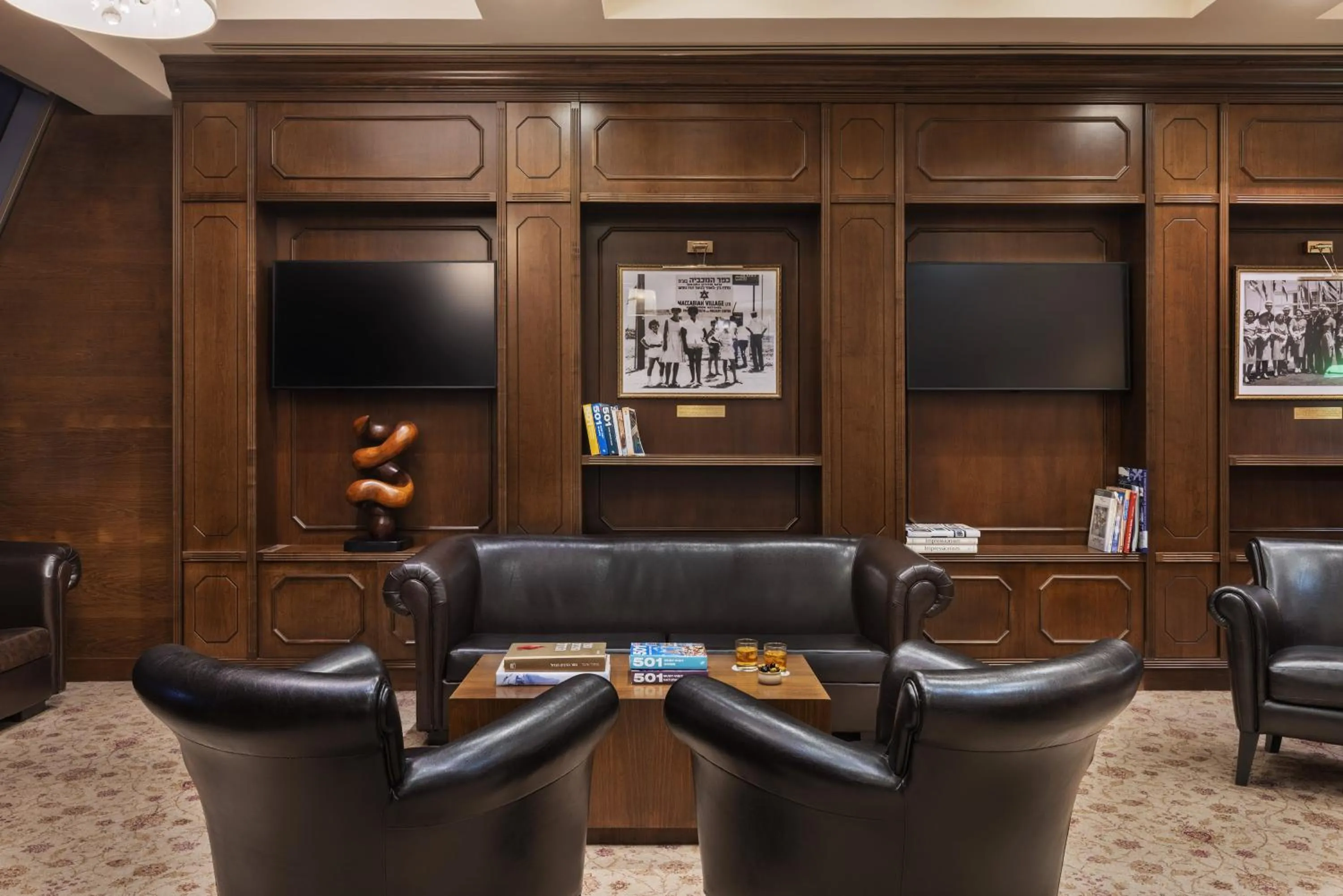 Seating area in Kfar Maccabiah Business & Sport Hotel