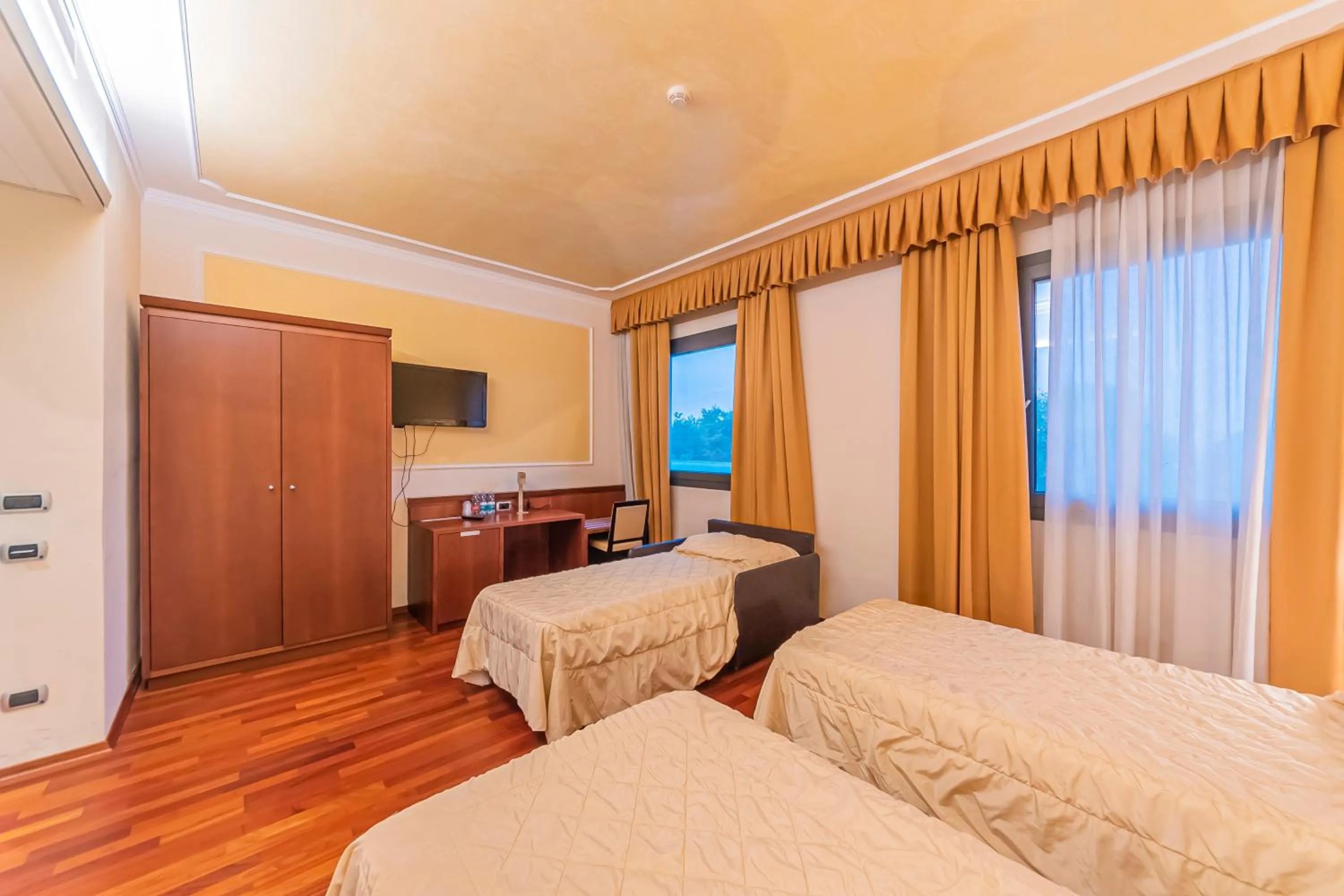 Bedroom, Bed in Dado Hotel International