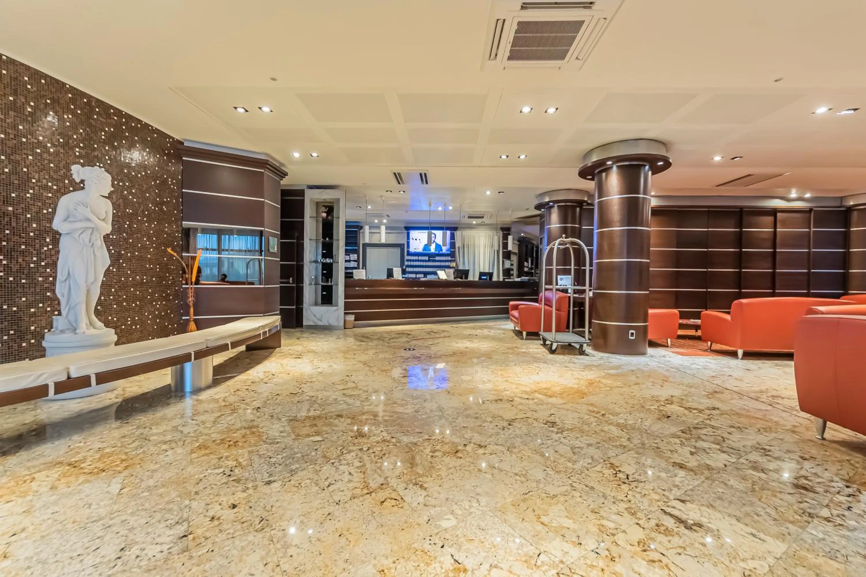 Lobby or reception in Dado Hotel International
